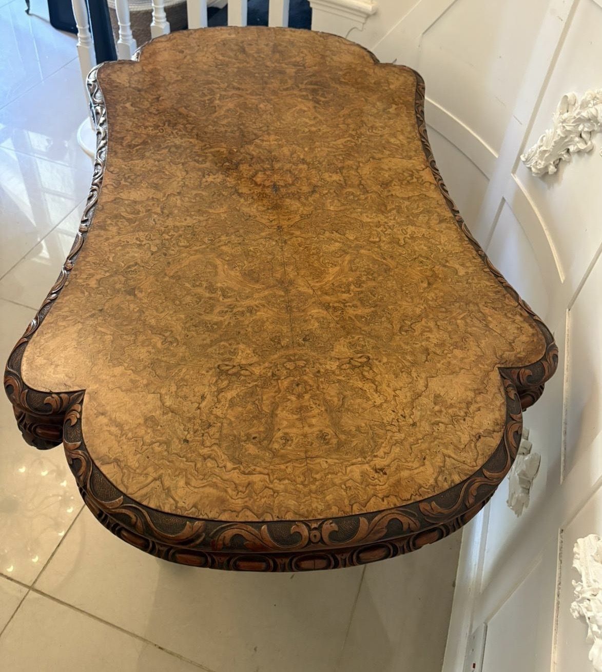 photo vinterior Outstanding Quality Antique 19 Century Carved Burr Walnut Centre Table