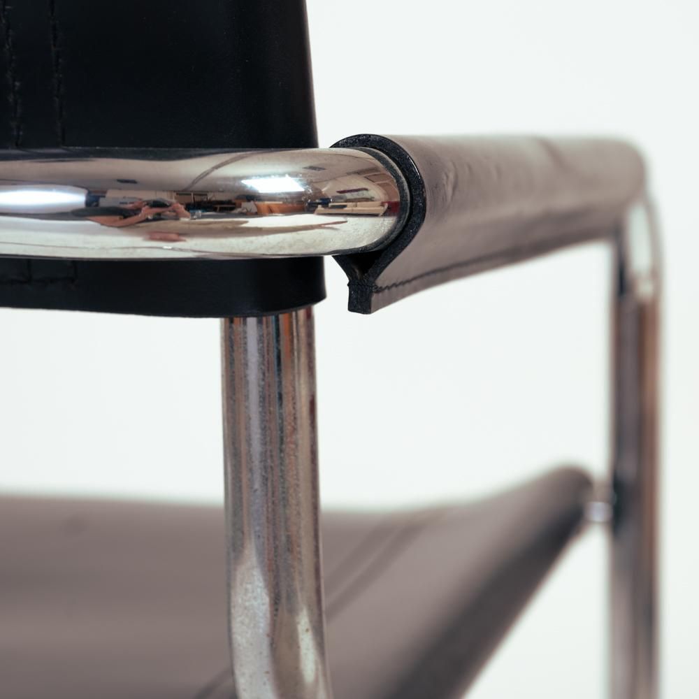 Furniture Mg5 S34 Bauhaus Mart Stam, Marcel Breuer Cantilever Black Leather Chair photo