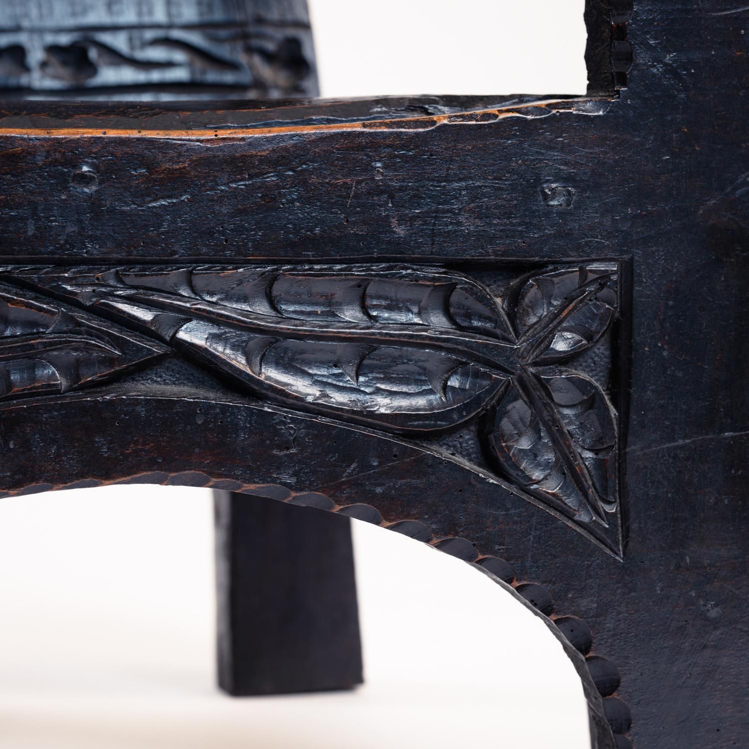 photo vinterior Antique Medieval Walnut Sculptural Arm Chair With Floral Carvings, 17th Century