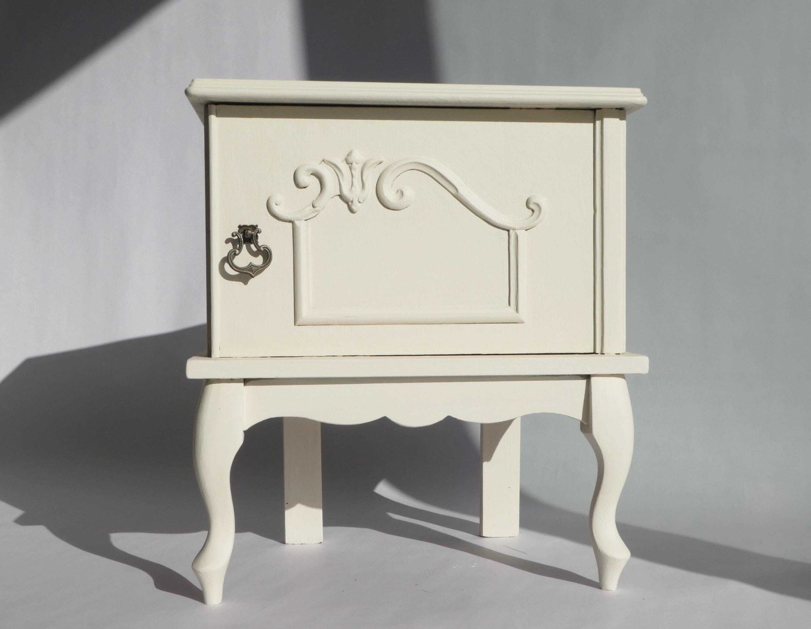 Vintage Queen Ann Wooden Nightstand In Off White Colour, Shabby Chic Bedside Table, Side Table, Farmhouse Decor photo for sale