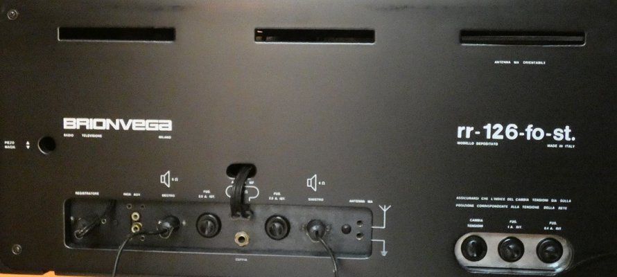 photo vintage Radiophonograph Cubo Rr 126 Fo By F.Lli Castiglioni For Brionvega, 1971