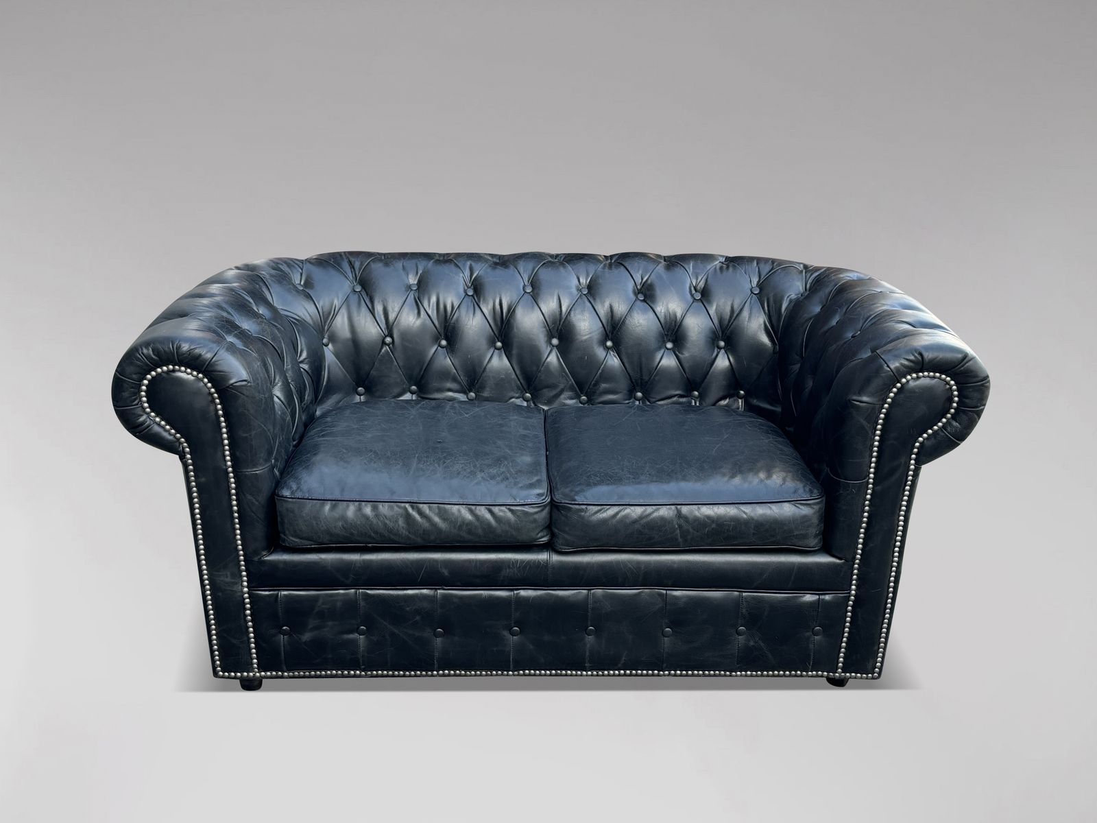 Two Seater Black Leather Chesterfield Sofa photo vinterior