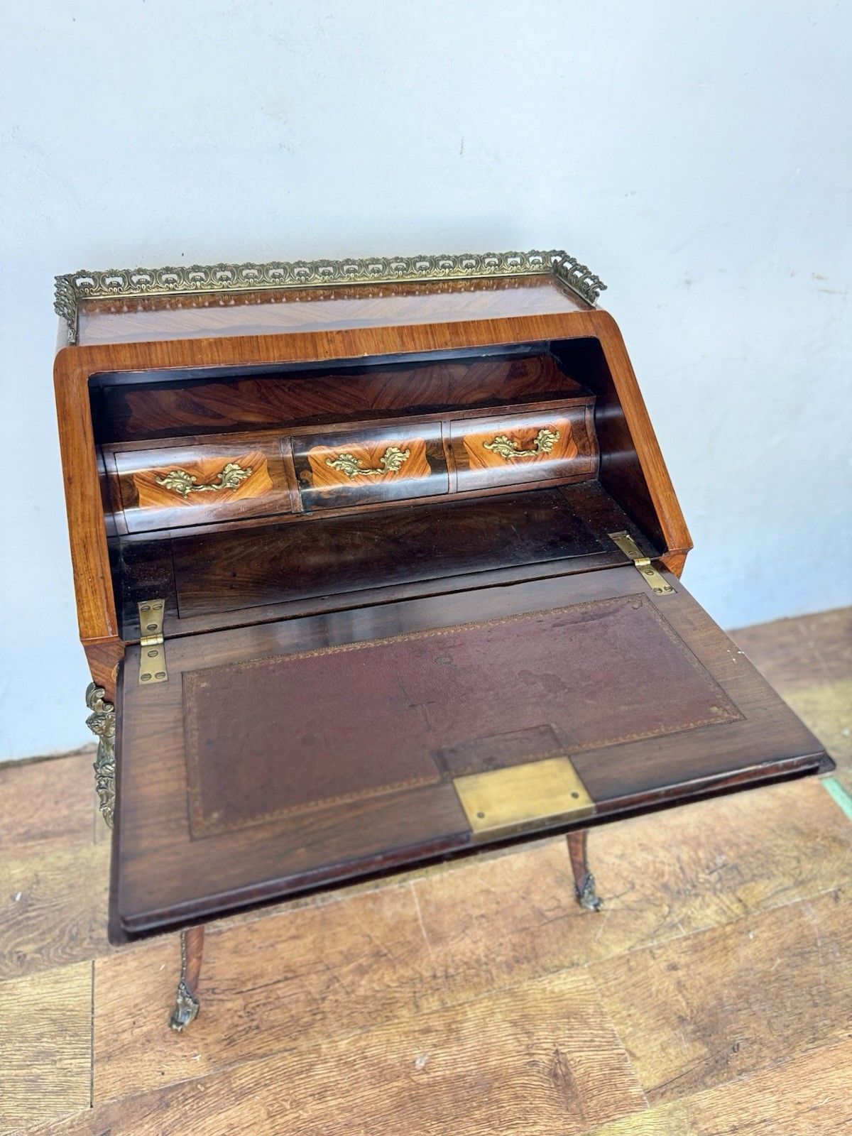 Continental Kingwood And Gilt Bronze Mounted Bureau De Dame photo vinterior