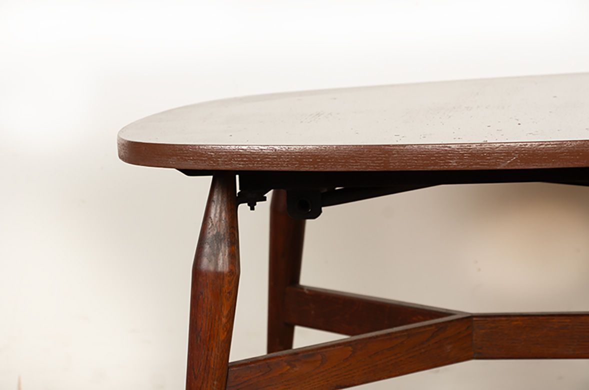 Table danoise haute et basse en teck et bois laqué brun, modèle Smørrebrød, 1960. photo Mobilier