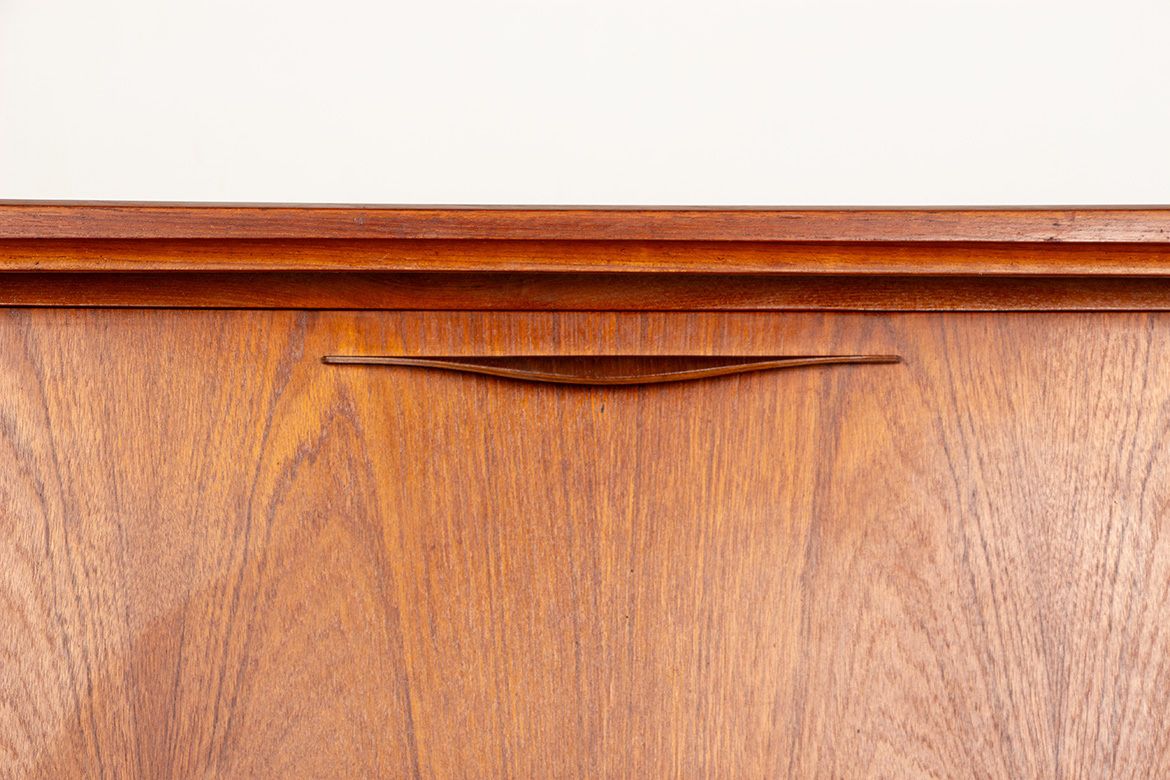 Buffet danois en teck par Ærthoj Jensen and Mølholm Herning, années 1960. photo Mobilier