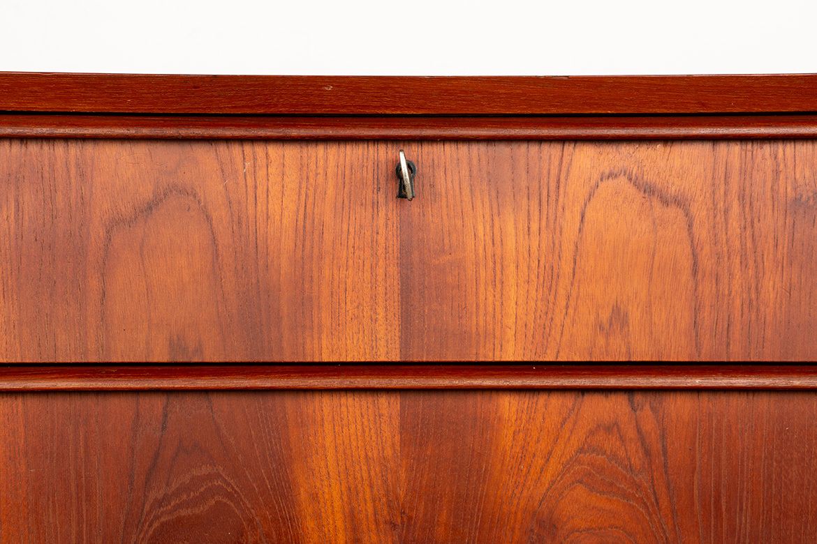 Commode 4 tiroirs en teck, Danemark, années 1960. photo for sale