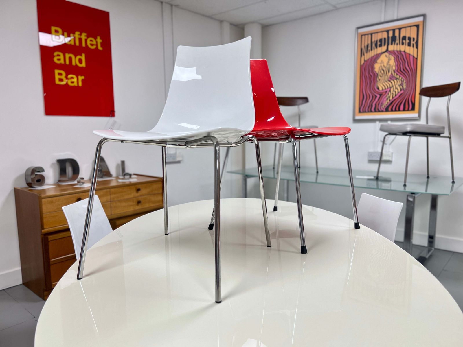 Set Of 6 Calligaris Ice Dining Chairs, 4 White, 2 Red photo for sale