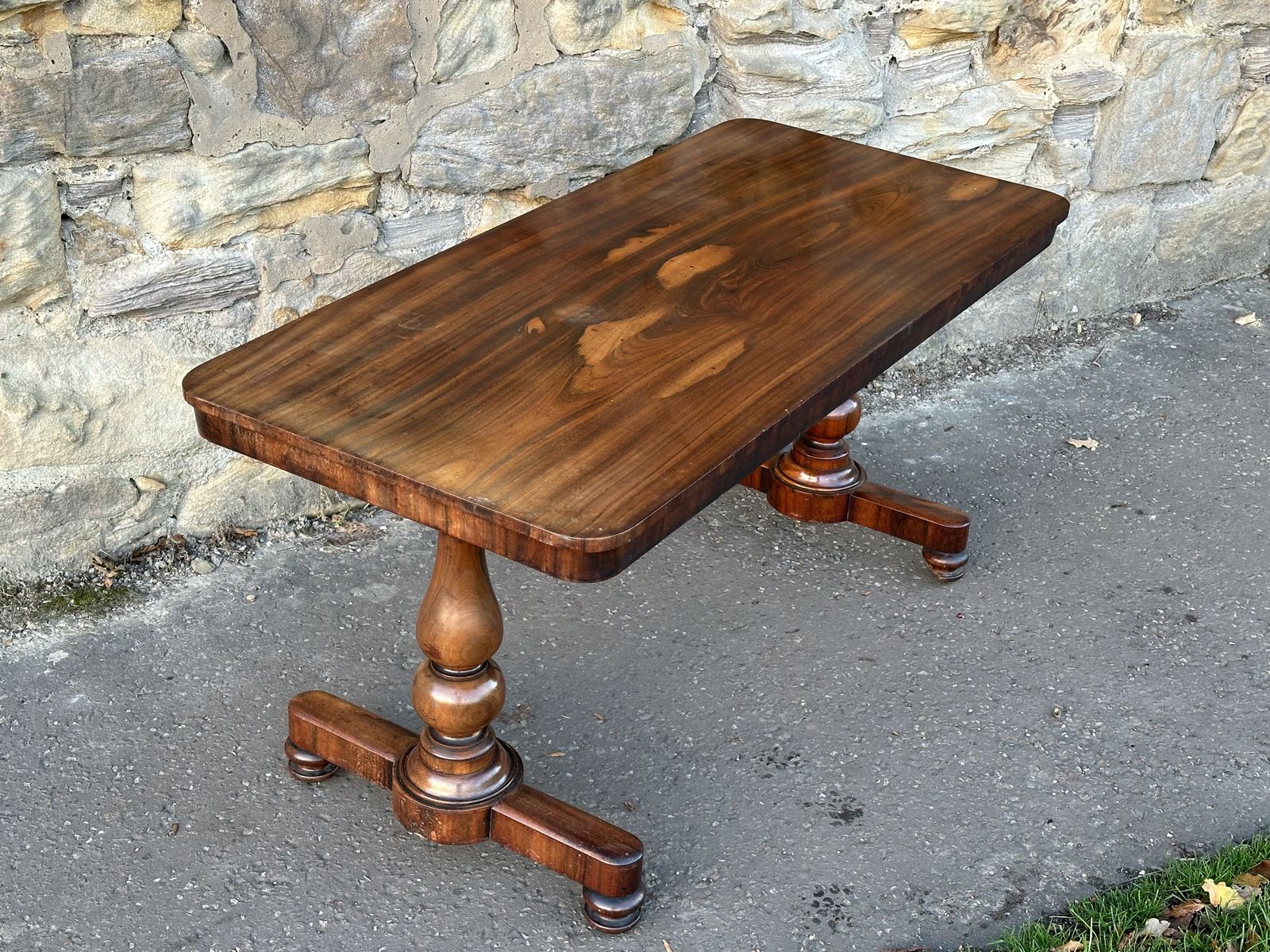 An Impressive George IV Goncalo Alves 'Pillar End' Library Table Attributed To Gillows C.1830