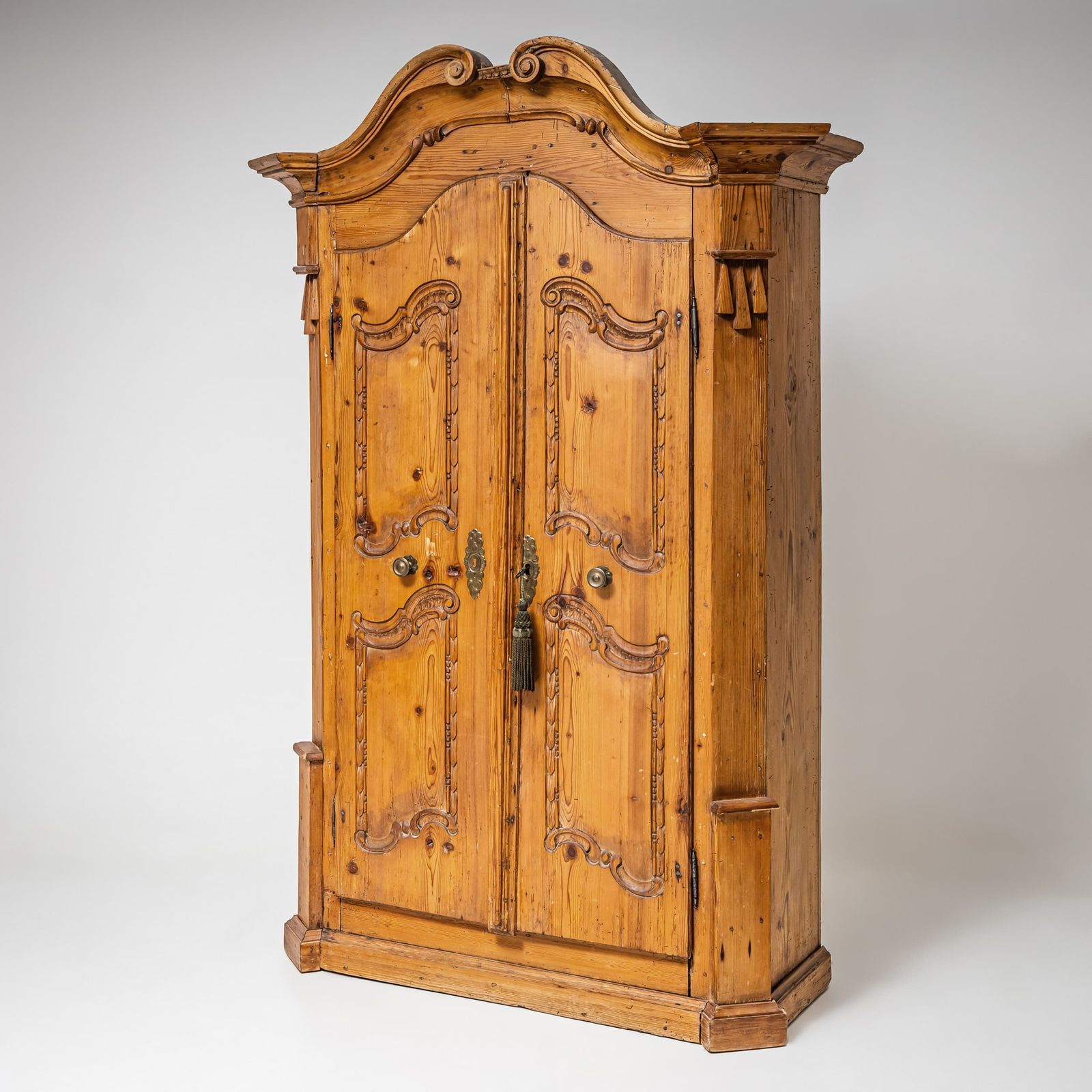 Irschenberg Softwood Armoire, 18th Century photo vinterior