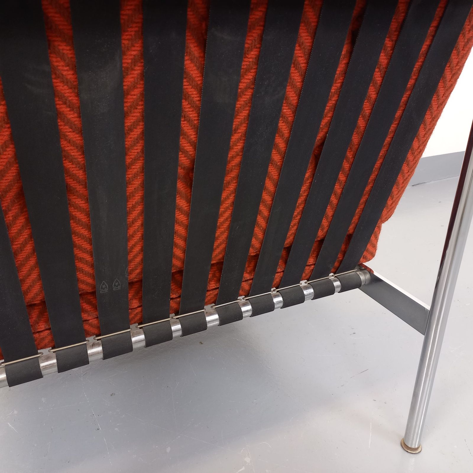 1186.0 Modernist Armchair In Chromed Metal And Wool Fabric photo