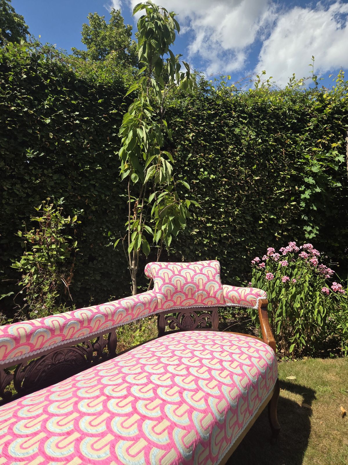 Antique Chaise Longue With Pink & Blue Velvet Upholstery photo vintage