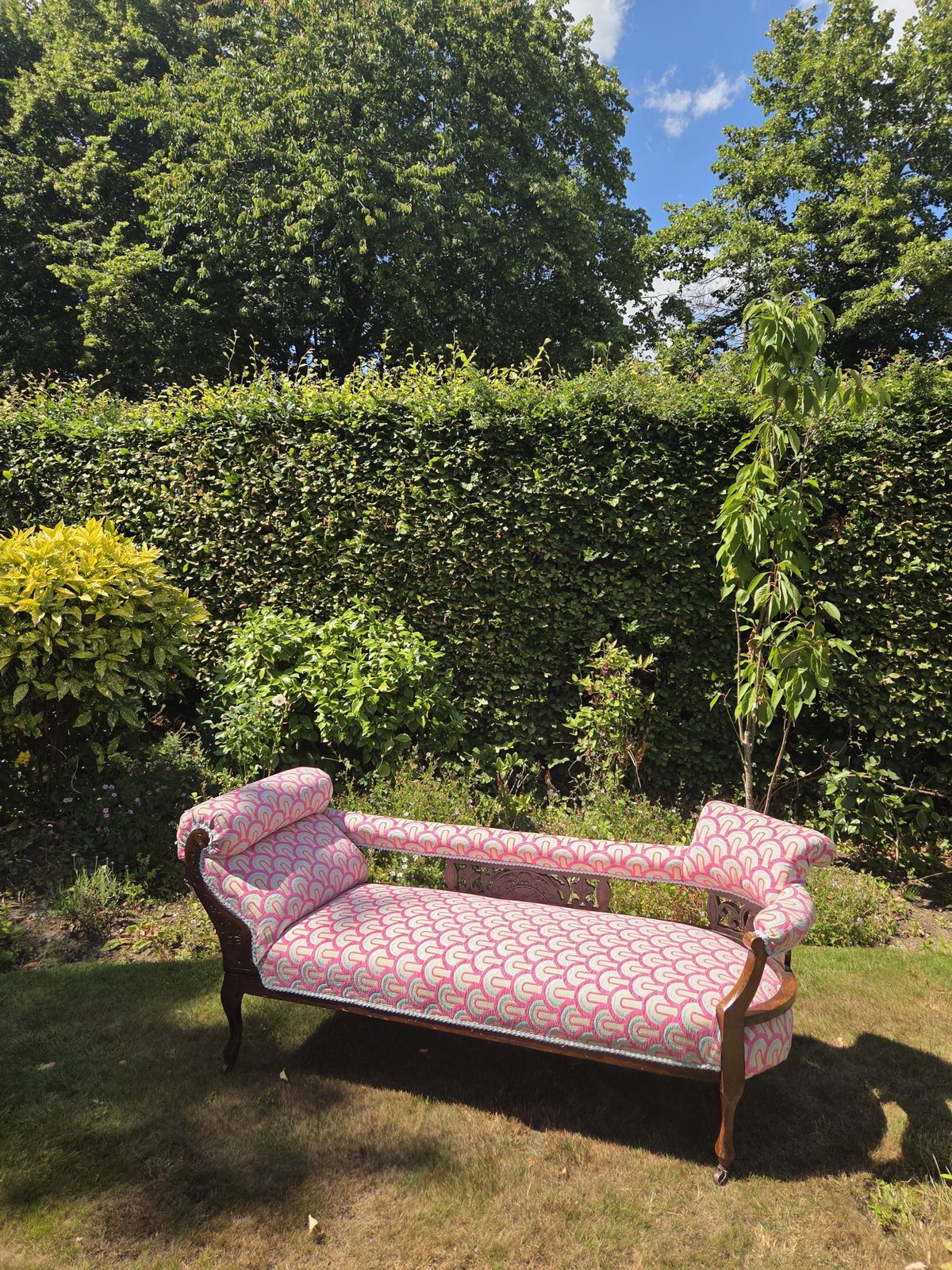 2550.0 Antique Chaise Longue With Pink & Blue Velvet Upholstery photo