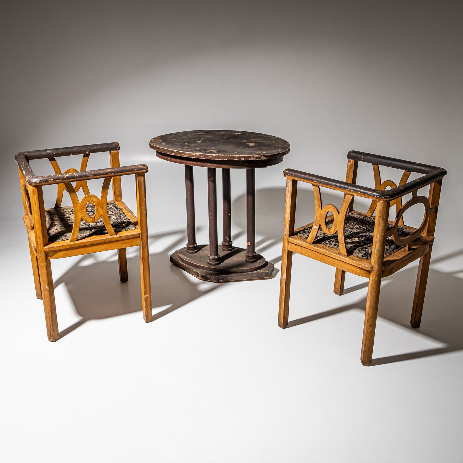 Oval Art Nouveau / Secessionist Table, Early 20th Century photo 430.0