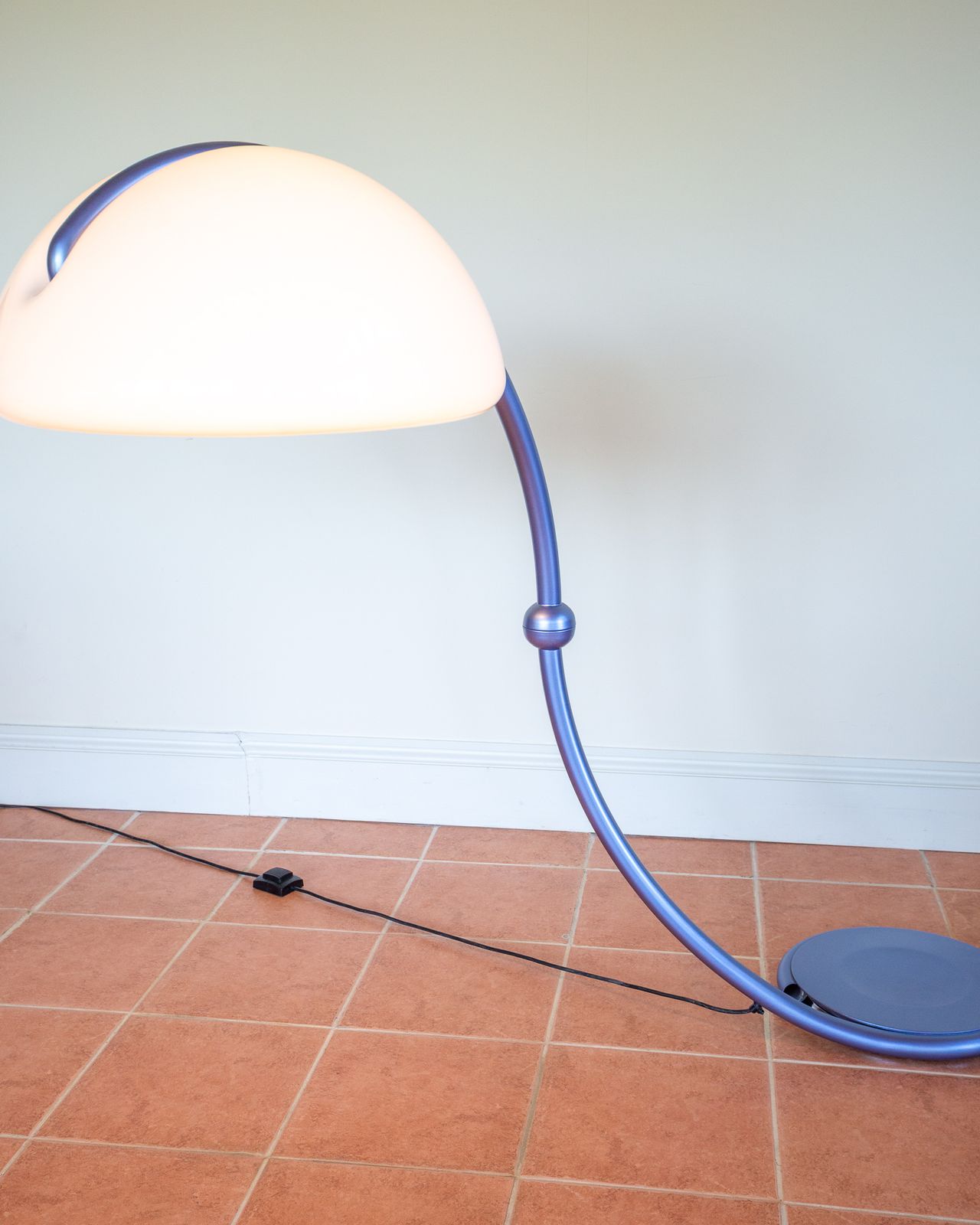 photo vinterior Large Space Age Floor Lamp By Elio Martinelli Serpente Lamp Ferrari Blue Italian Designer Mid Century Mcm Martinelli Luce Adjustable Reading Lamp
