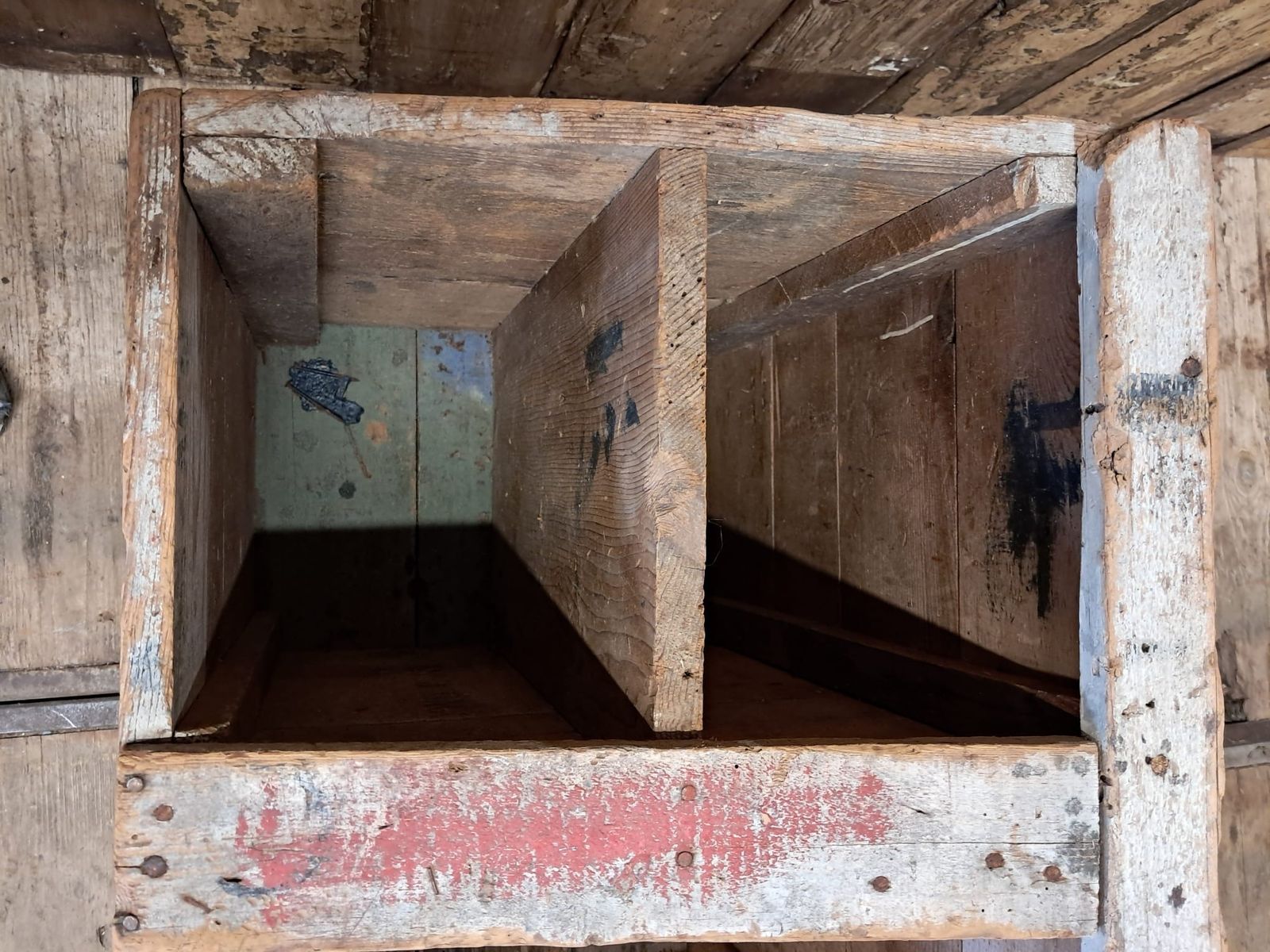 285.0 Primitive Textile Bin photo