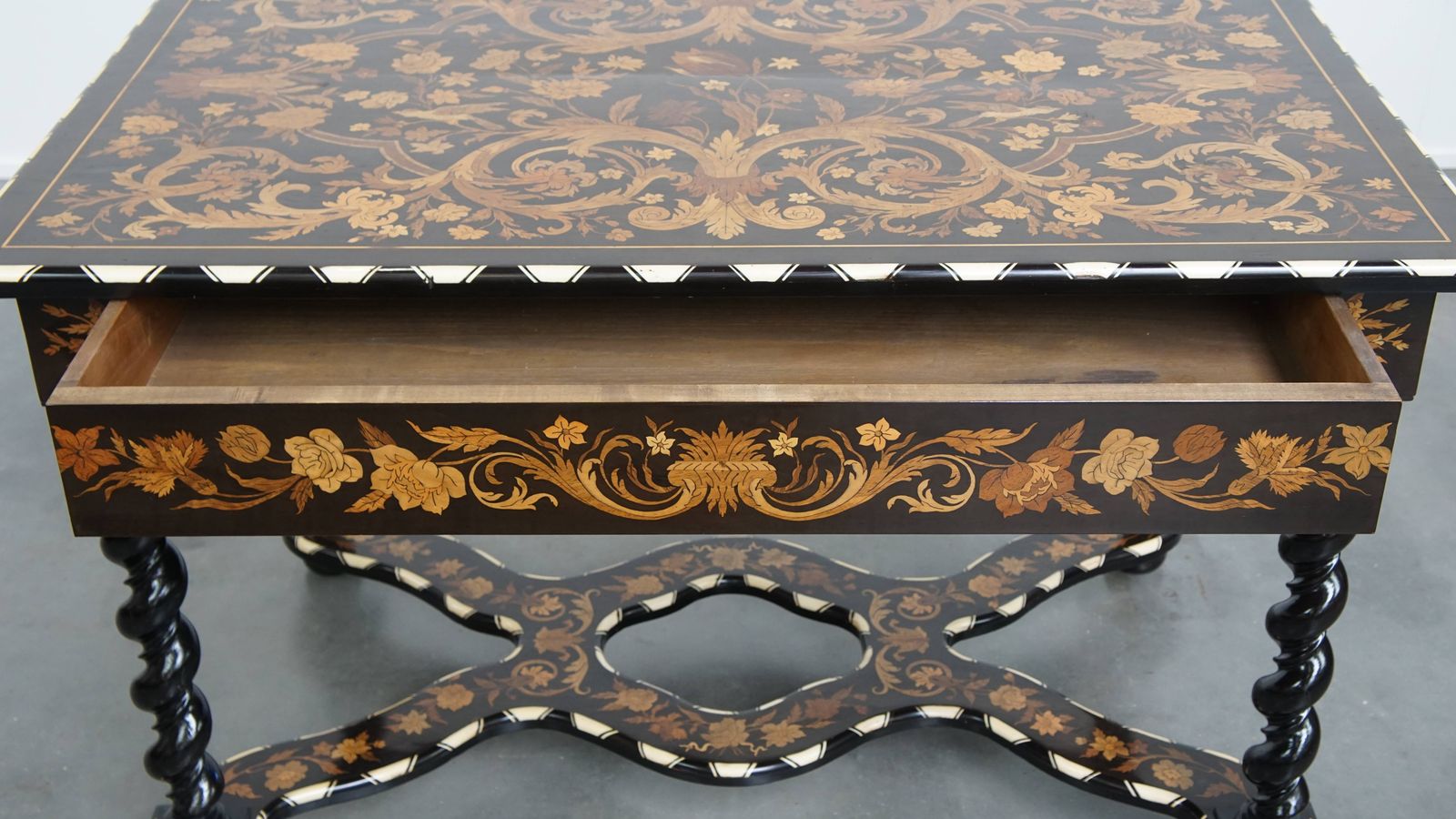 Beautiful And Graceful, Antique 19th Century Dutch Marquetry Table photo vinterior