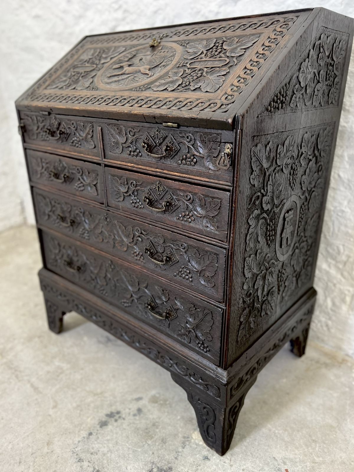 photo furniture Antique Carved English Oak Chinoiserie Bureau Chest Secretary Writing Desk Secretaire With Drawers