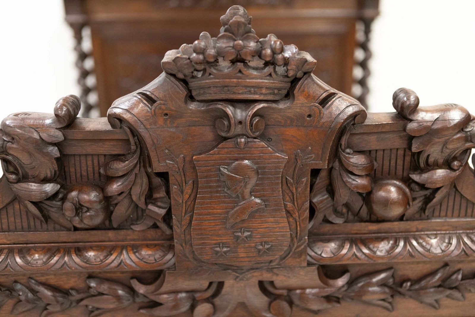 photo vinterior Antique Heavily Carved Continental Four Posted Bed | European Double