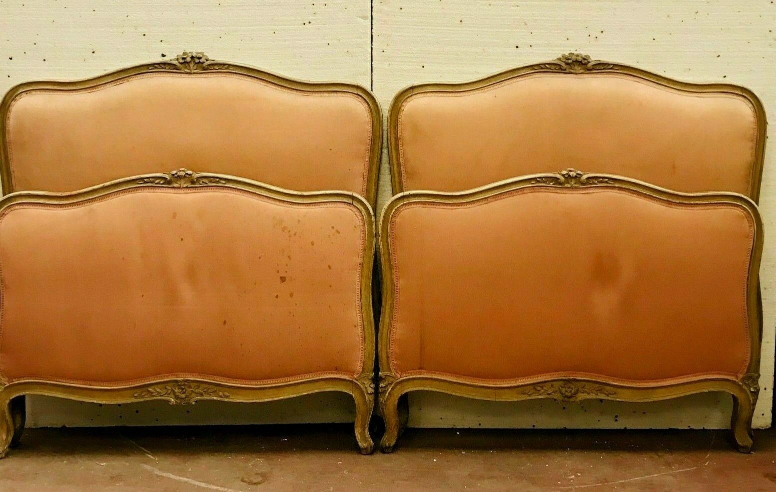 Paire De Lits De Style Louis XV En Bois Patiné XX Siècle