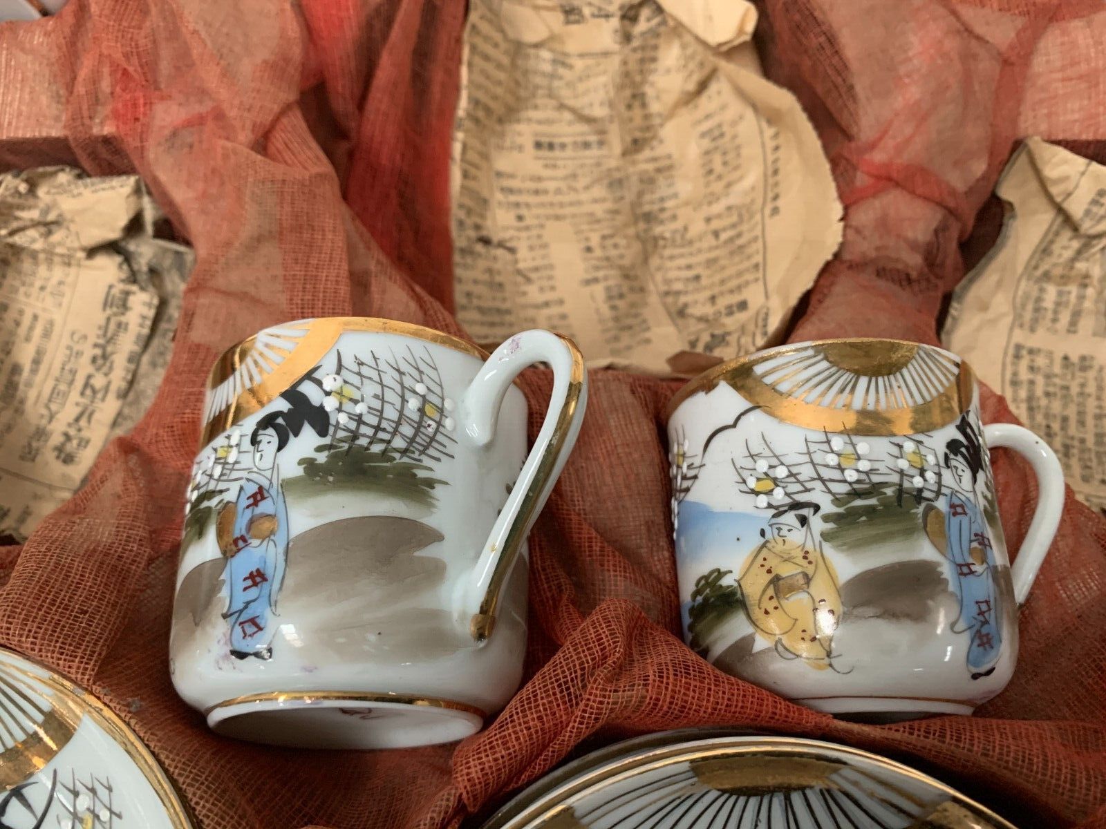 Service A Café A Douze Tasses En Porcelaine Polychrome XX Siècle photo vinterior