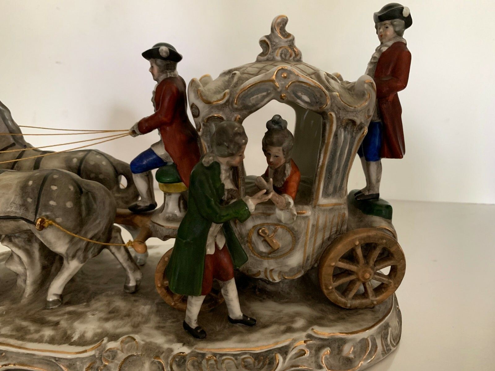 Groupe De Personnage En Porcelaine Polychrome Porcelaine Allemande Sèvres Limoge photo furniture