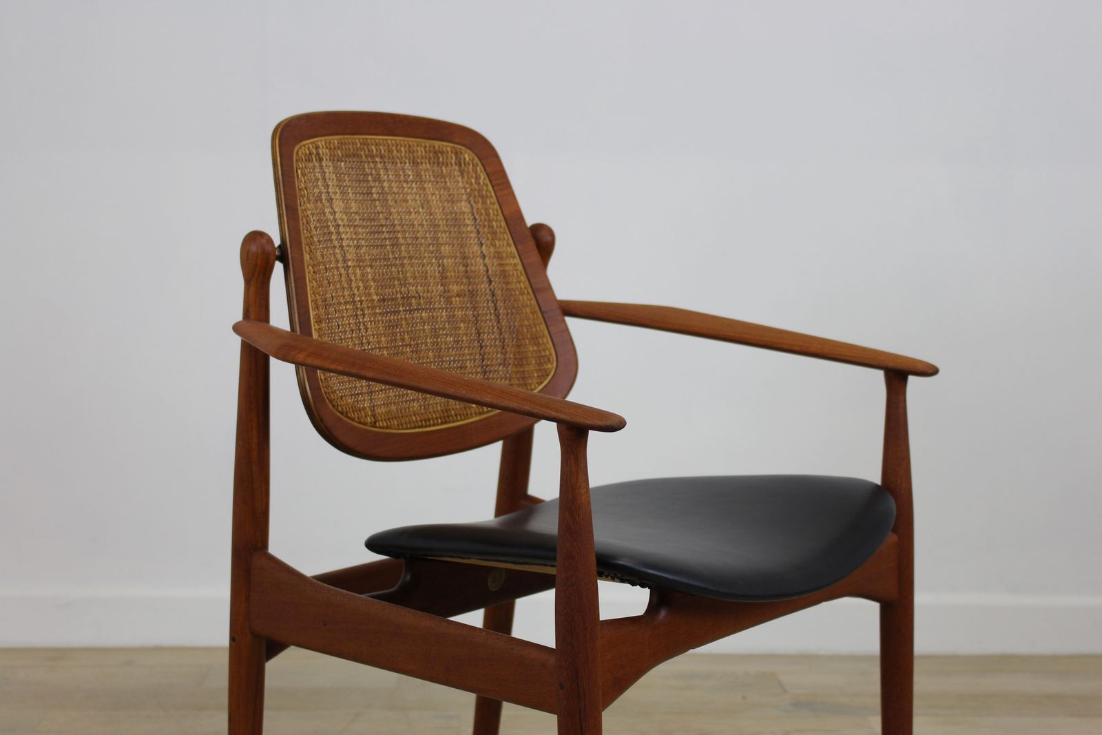 Superb Set Of 8 France And Daverkosen Chairs Model 186 By Arne Vodder photo Furniture