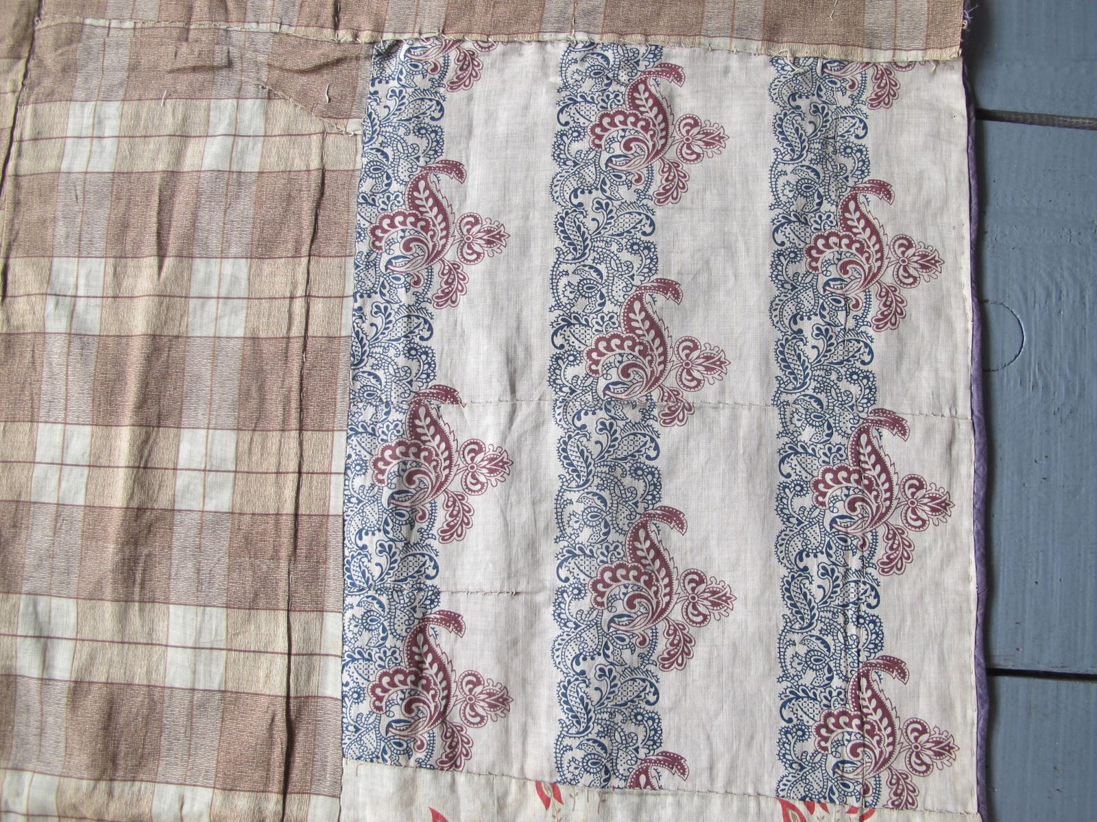photo vintage Miniature Silk Embroidered Suzani, Uzbekistan, Circa 1850, 1.38m X 1.08m