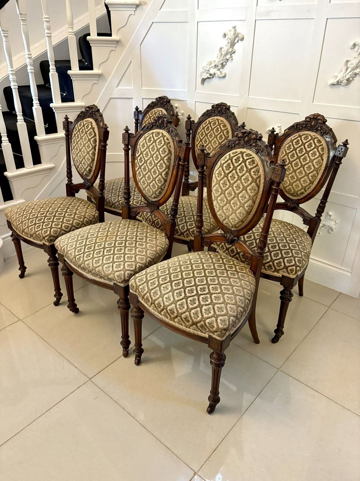 photo vintage Exhibition Quality Antique 19th Century Carved  Walnut 9 Piece Suite