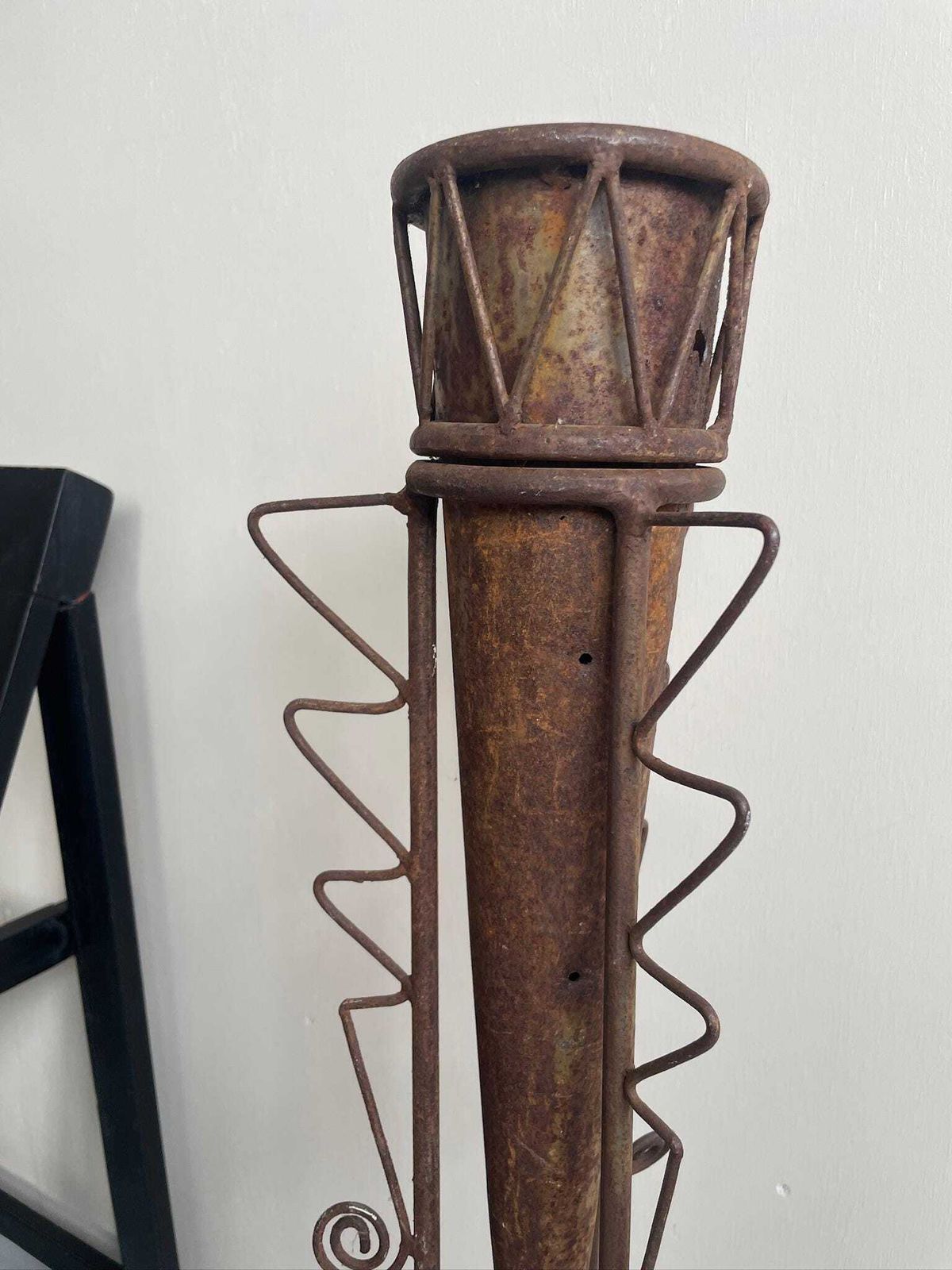 Beautifully Rusted Metalwork Garden Or Indoor Ornament Stand And Large Vase For Dried Flowers photo 145.0