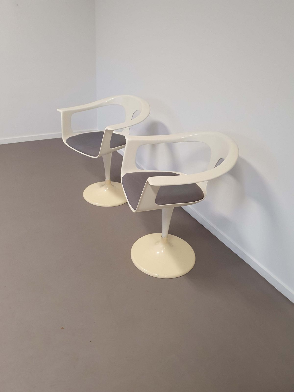 Furniture 2 X Nesting Sidetable / Neo Classic / Painted Gold Leaf Top / The Battle Of Texel photo