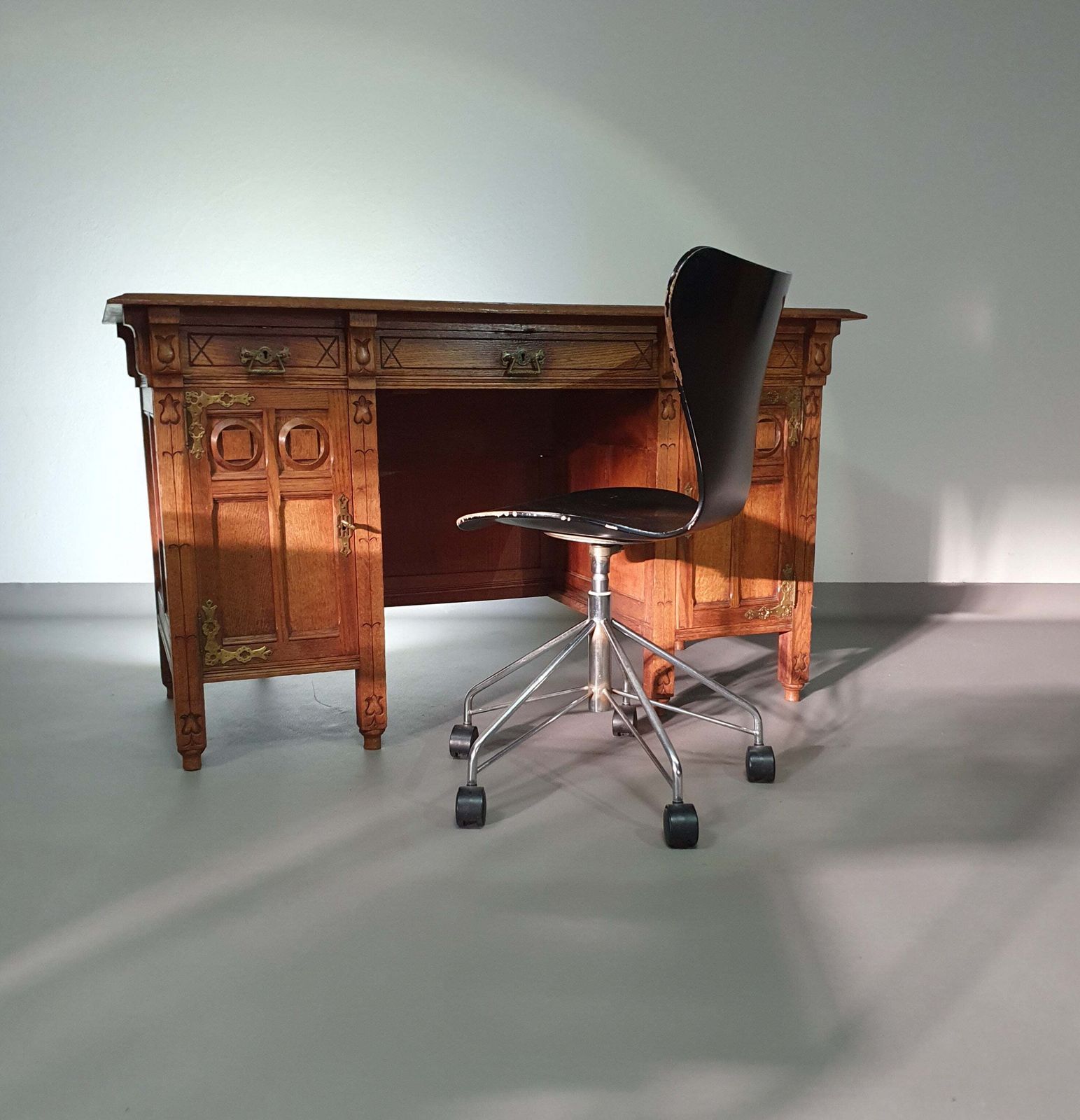 Art & Craft Desk Early 1920's Height 78 Width 135 Depth 60 Cm photo Furniture
