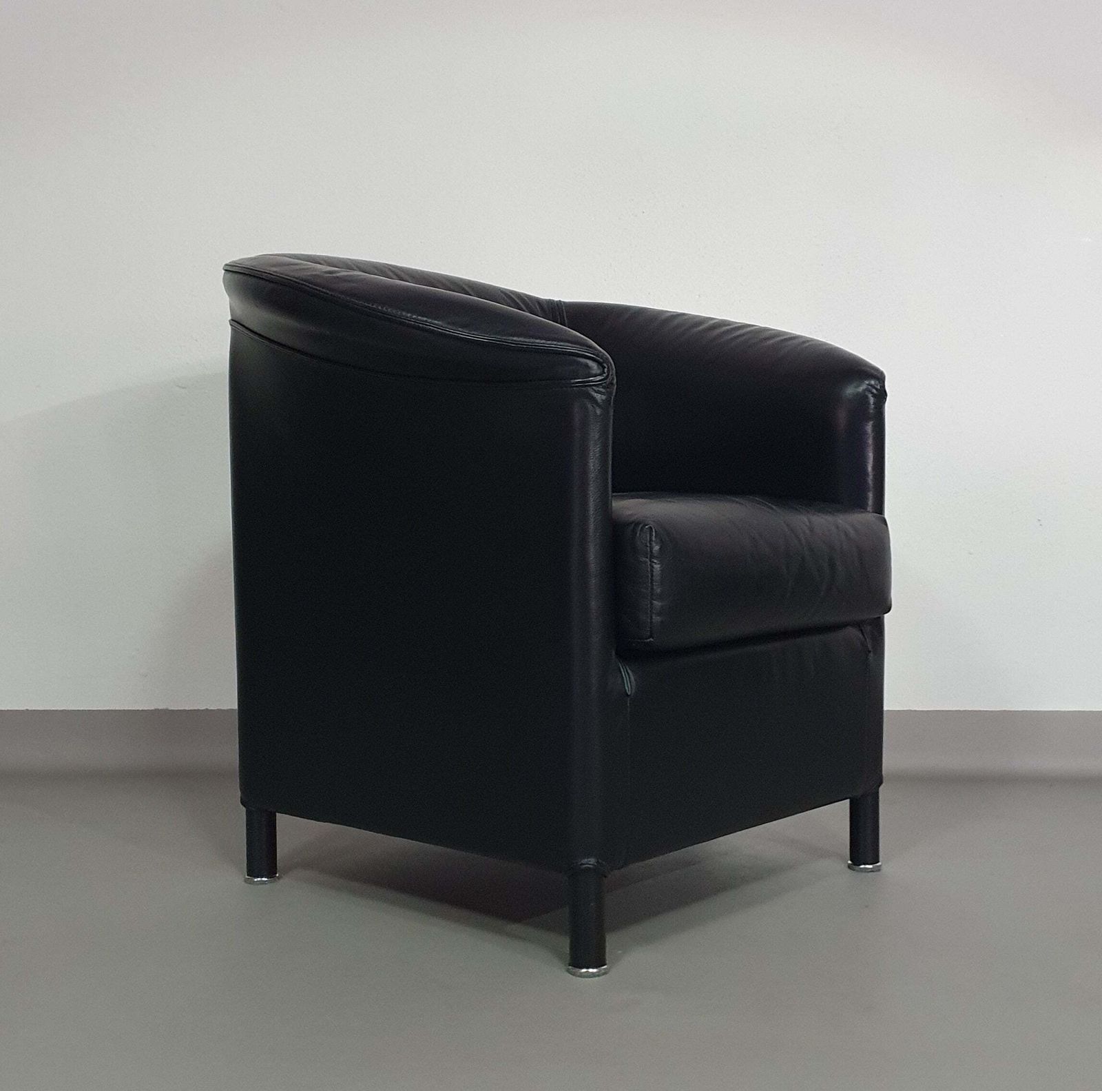 photo vinterior Aura Chairs / Black Leather By Paolo Piva For Wittmann 1980