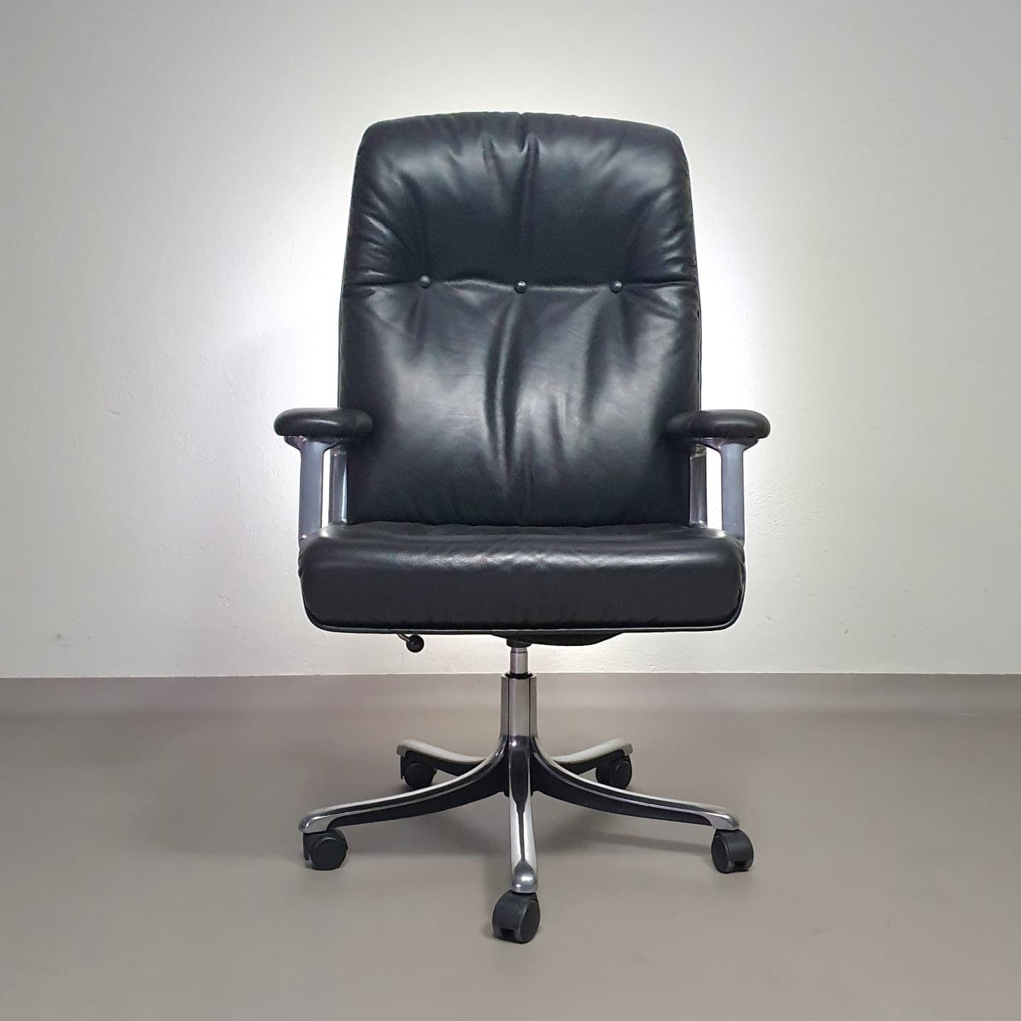 Vintage Office Chair P128 By Osvaldo Borsani For Tecno photo for sale