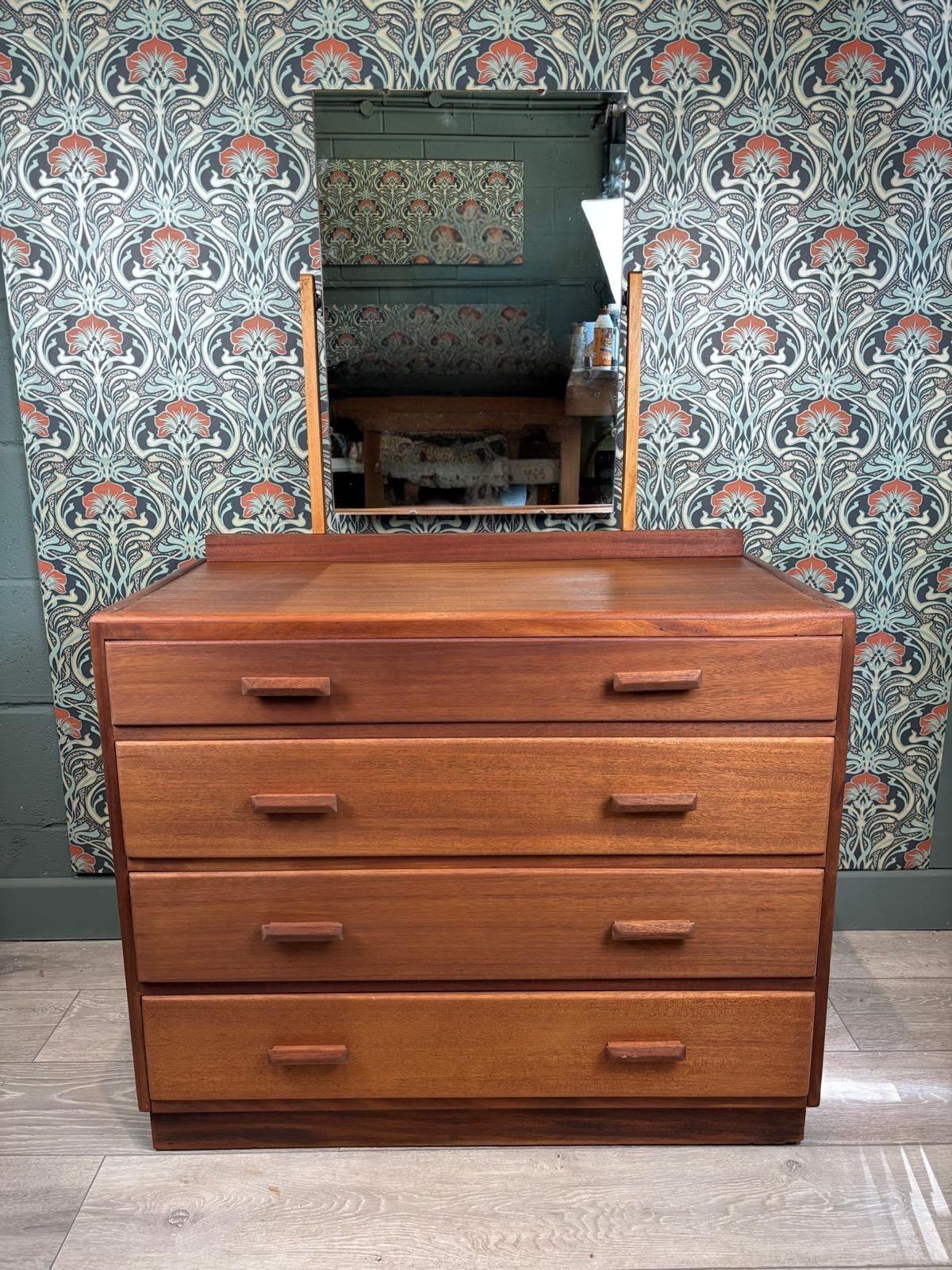 Cc41 Dresser With Mirror