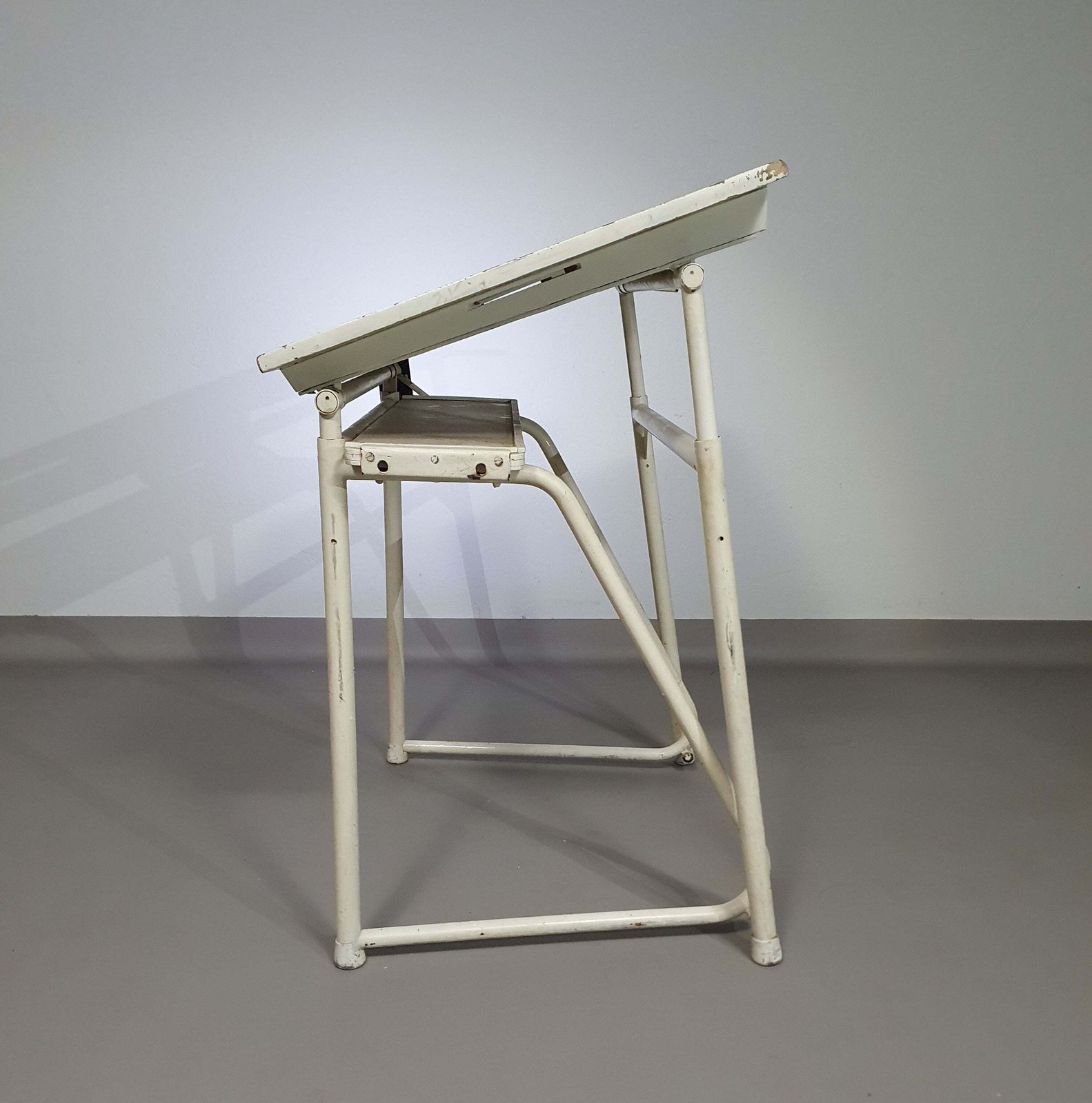 Vintage Industriële Tekentafel Bureau Industrial Desk Drawing Table photo vinterior