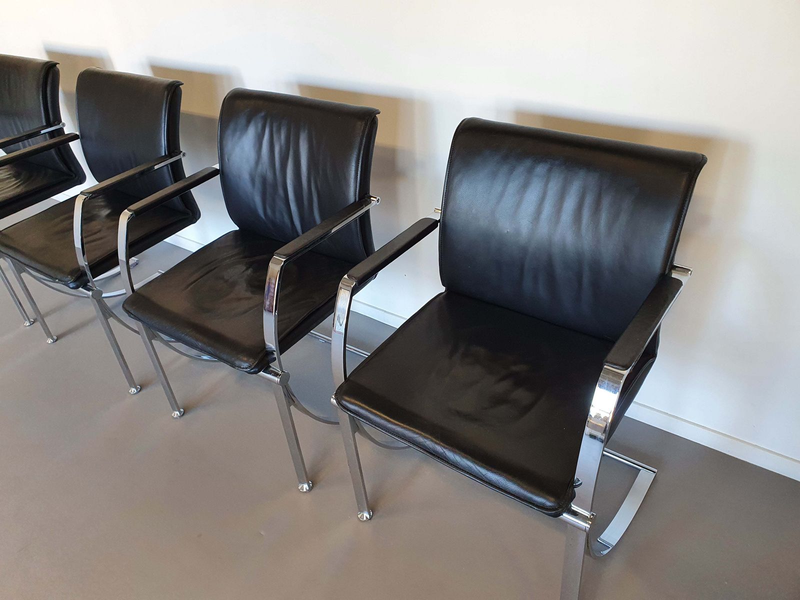 4 X Casala Conference Chair / Black Leather / Chromen Steel 1980s