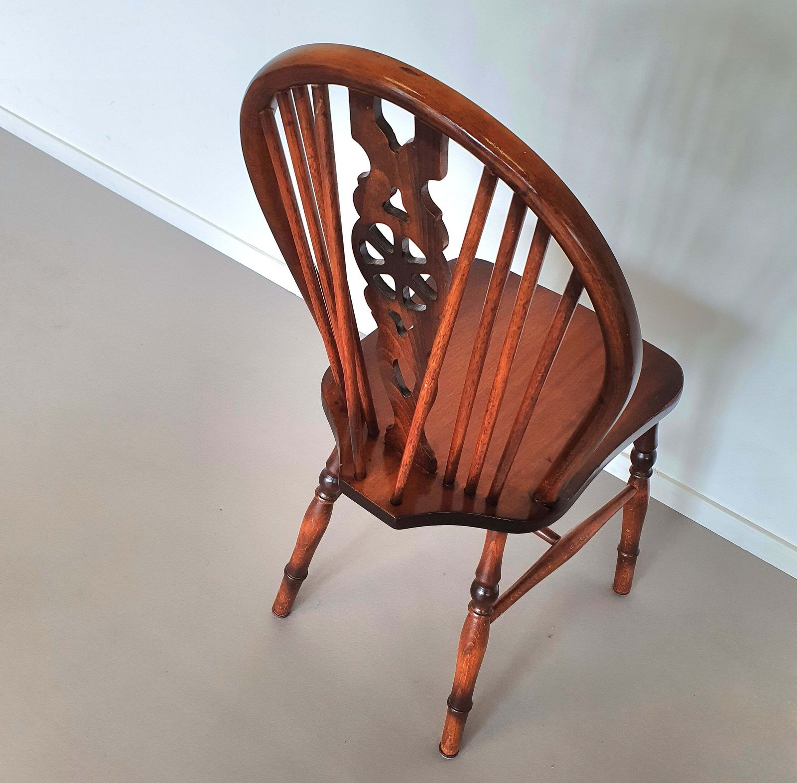 4 X Wheelback / Windsor Chairs / Marked photo vintage