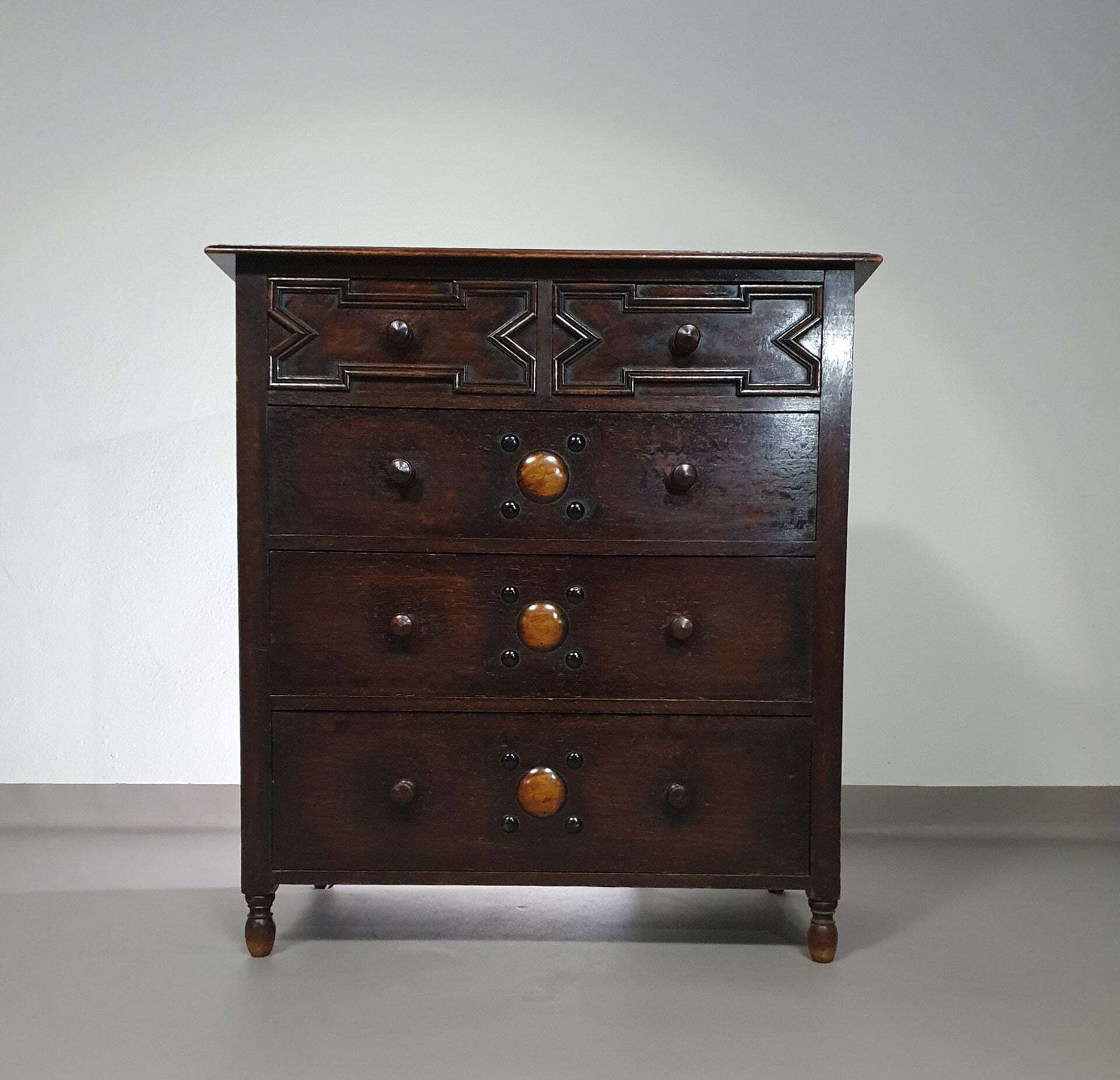 Particularly Cool English Chest Of Drawers / Chest Of Drawers. Dated (Charles 2 Era). Made Of Solid Oak With Beautiful Patina.