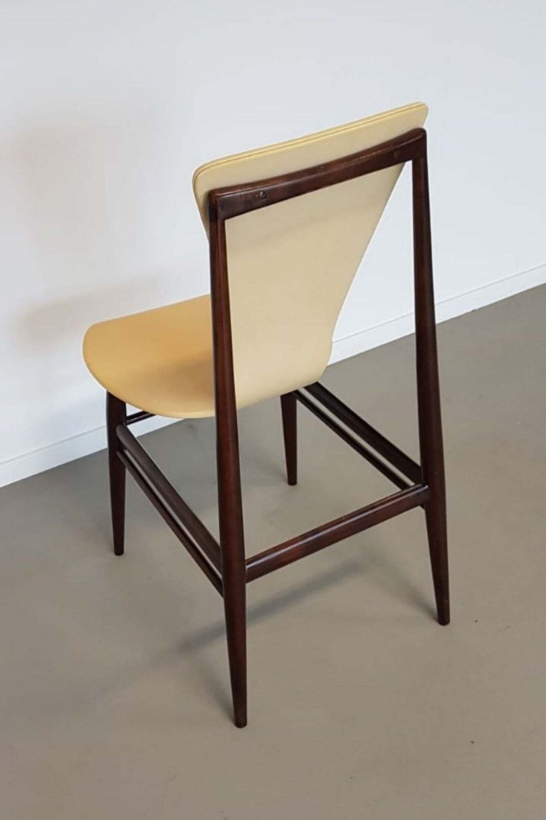 photo furniture Set Of 4 Floating Seat Dining Chairs / 1950s