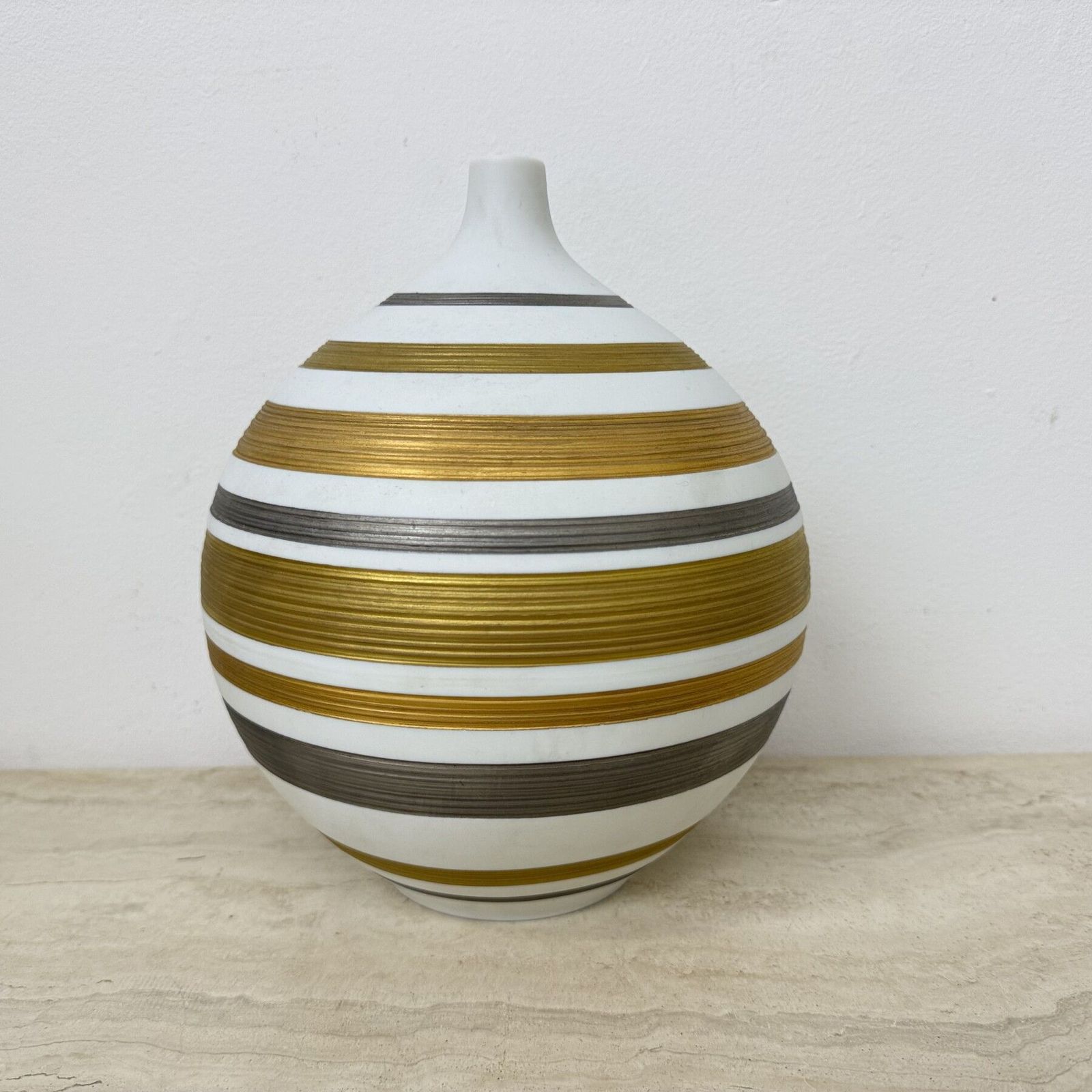 401.0 Mid Century Design Porcelain Vase By Hutschenreuther, 1970s photo