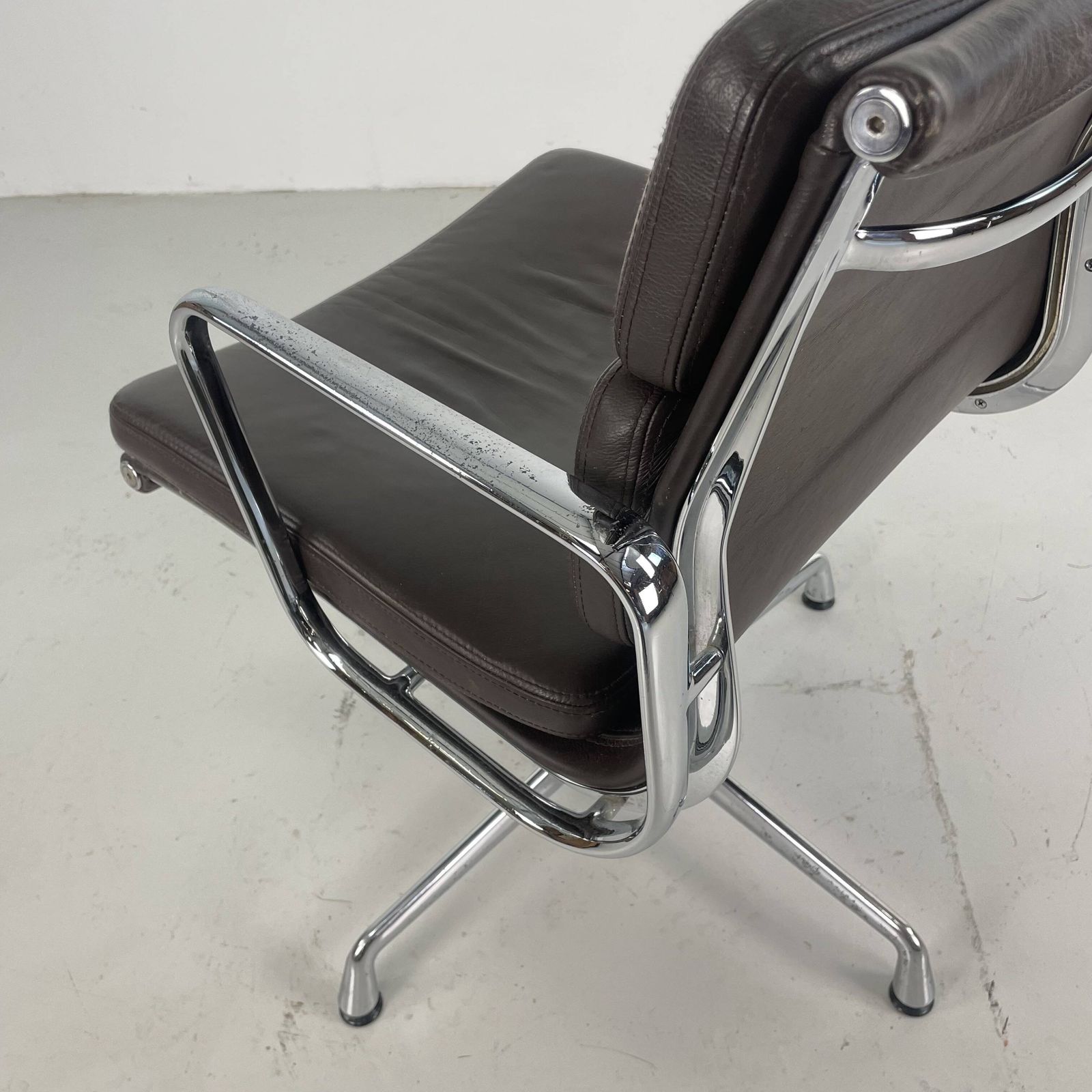 photo furniture Eames Brown Leather Ea 208 Soft Pad Group Chair Made By Vitra For Herman Miller