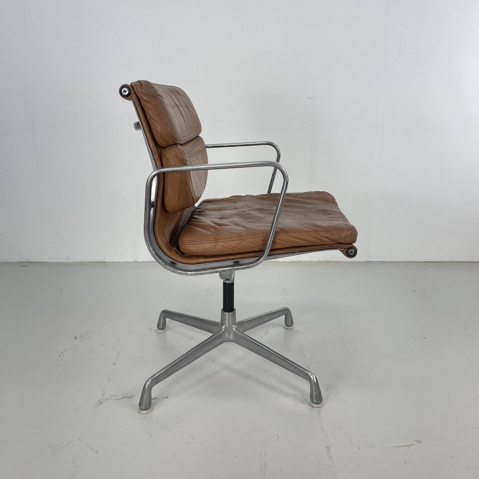 Eames Herman Miller Tan / Camel Leather Soft Pad Group Chair photo buy