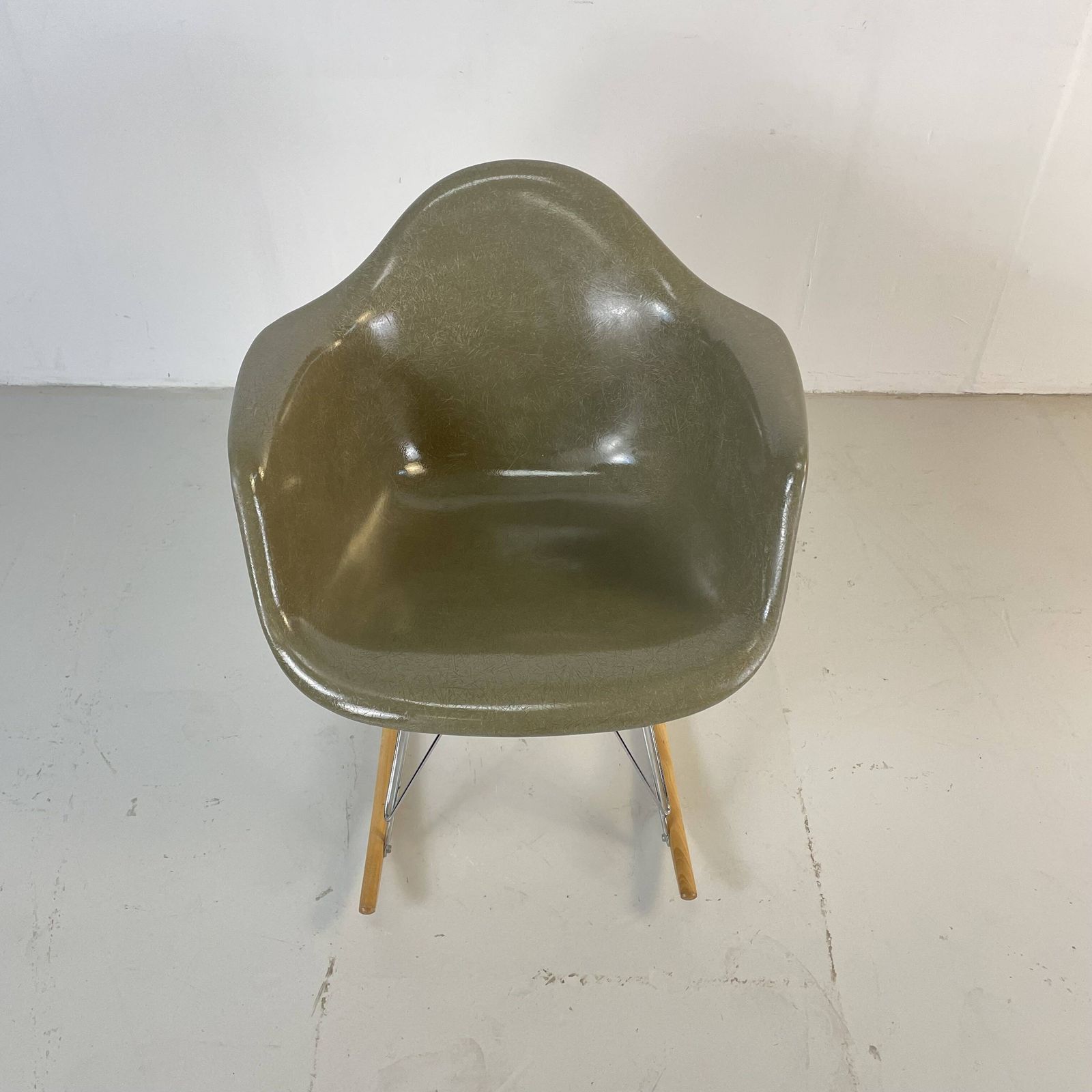 Eames Herman Miller 1950s Rar Rocking Chair In Raw Umber photo vinterior