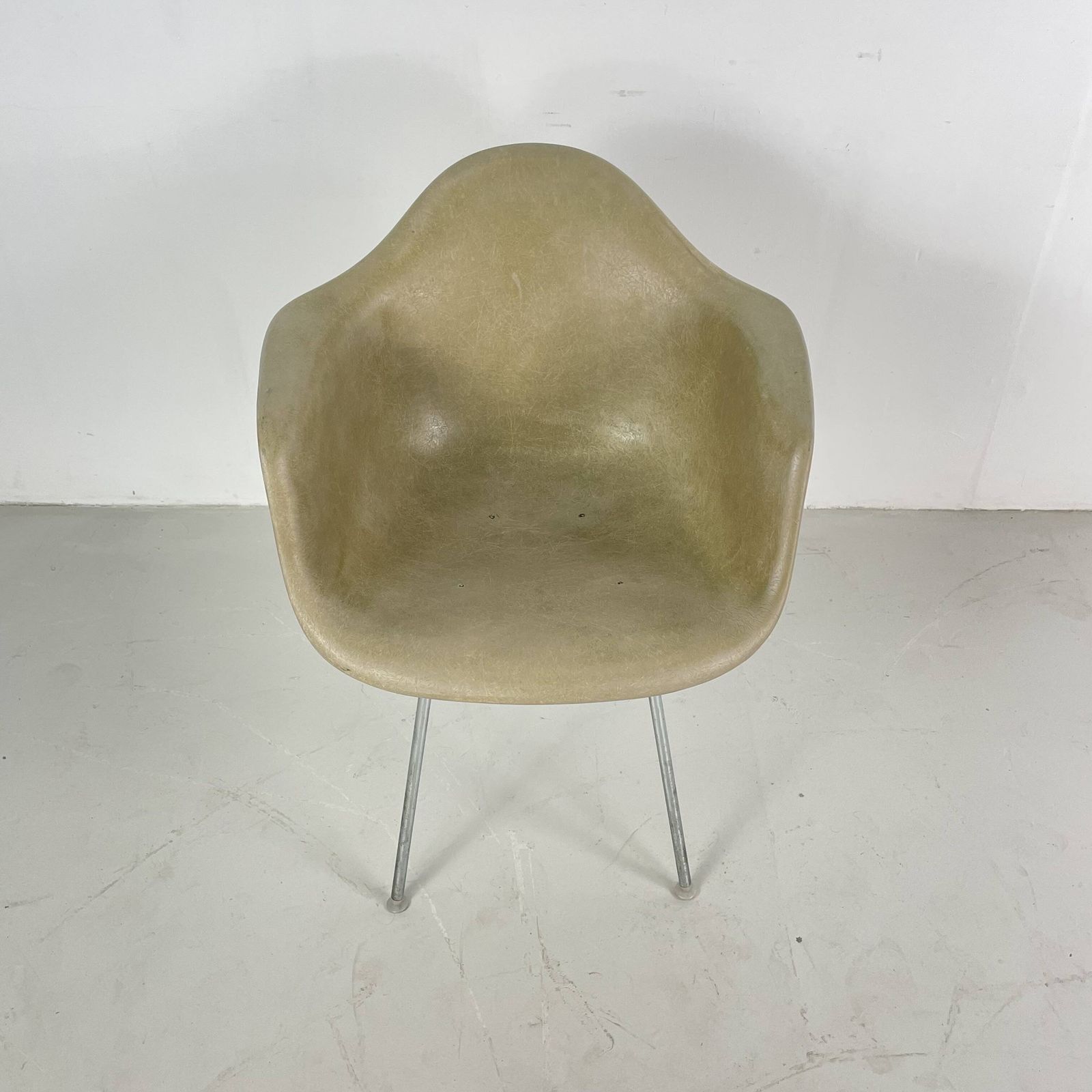 Eames Herman Miller Dax Fibreglass Chair In Seafoam Green photo vintage