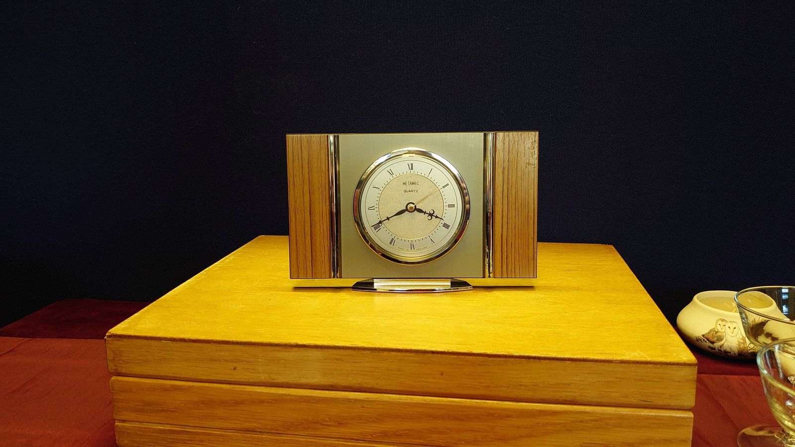 Metamec 1960s Quartz Clock. Roman Numerals. 20.5cm Wide   Fully Working   Excellent Condition   Battery Operated photo for sale
