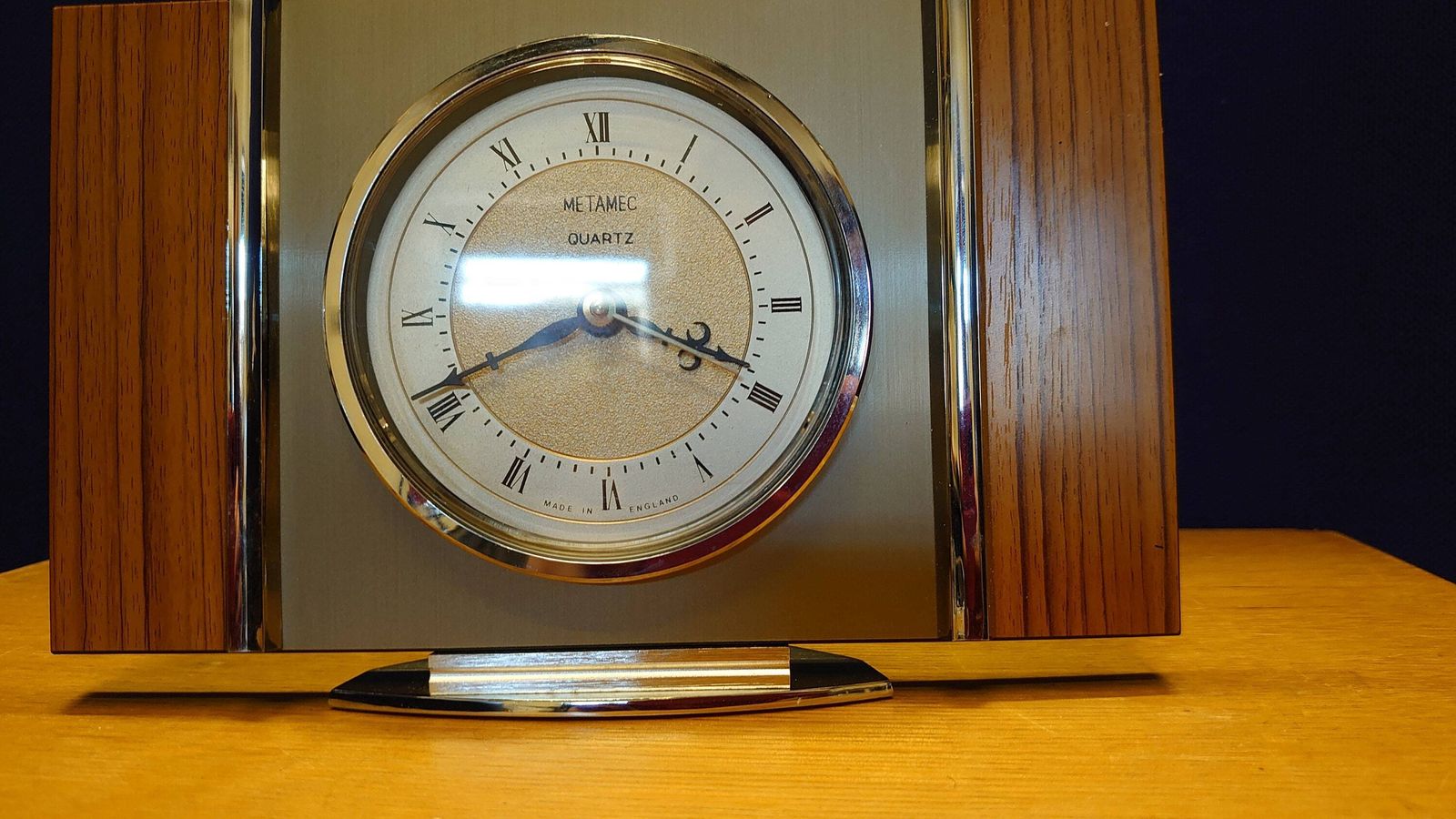 Metamec 1960s Quartz Clock. Roman Numerals. 20.5cm Wide   Fully Working   Excellent Condition   Battery Operated photo 66.0