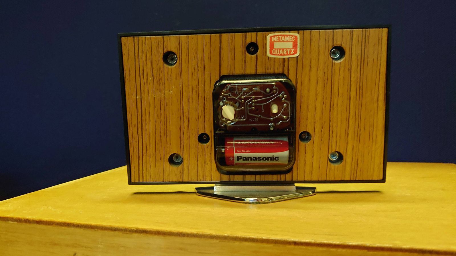 Metamec 1960s Quartz Clock. Roman Numerals. 20.5cm Wide   Fully Working   Excellent Condition   Battery Operated photo vintage