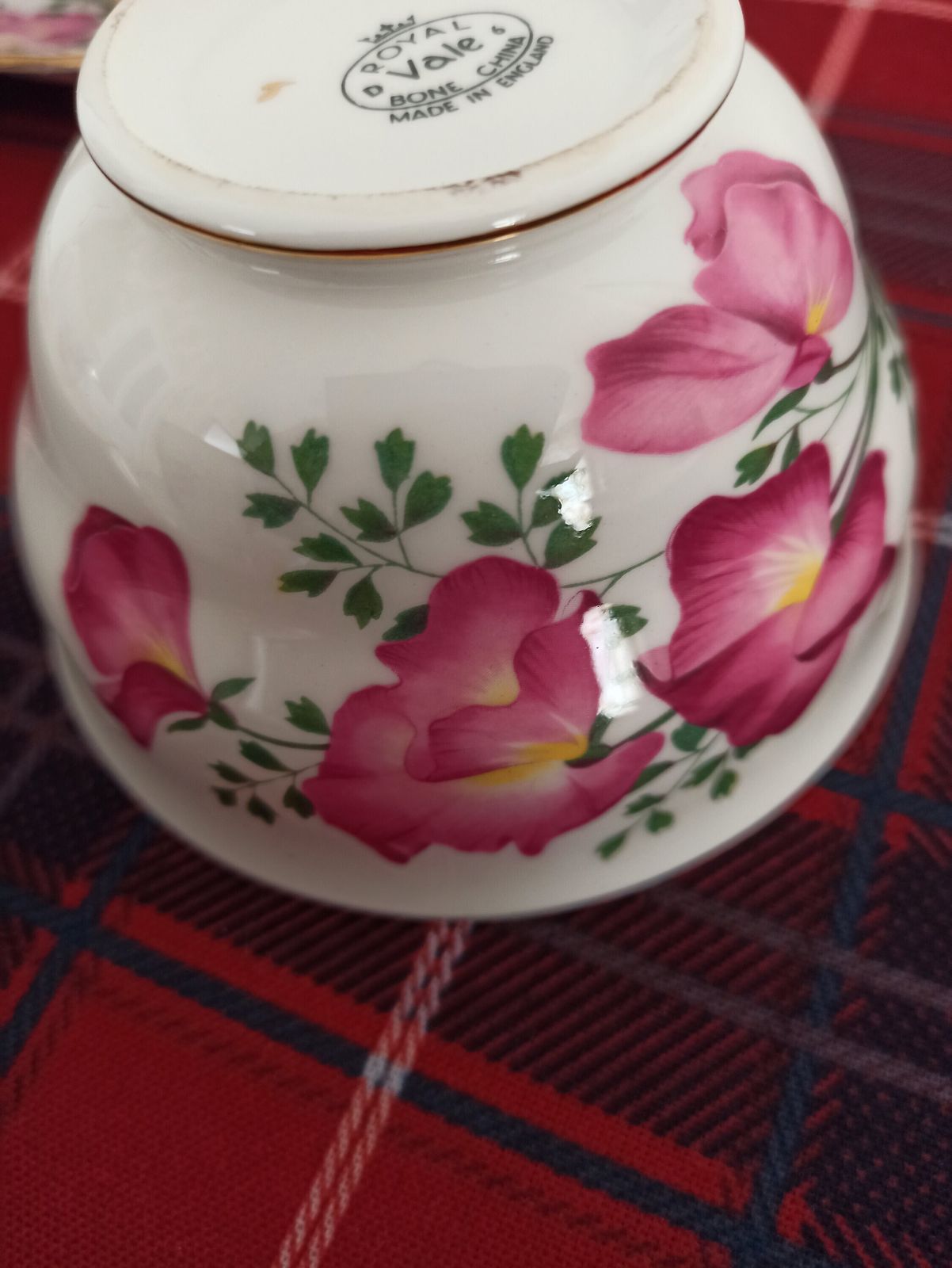 Royal Vale Bone China Tea Set. 6 Cups, 6 Saucers, Milk Jug And Sugar Bowl. photo Home Decor