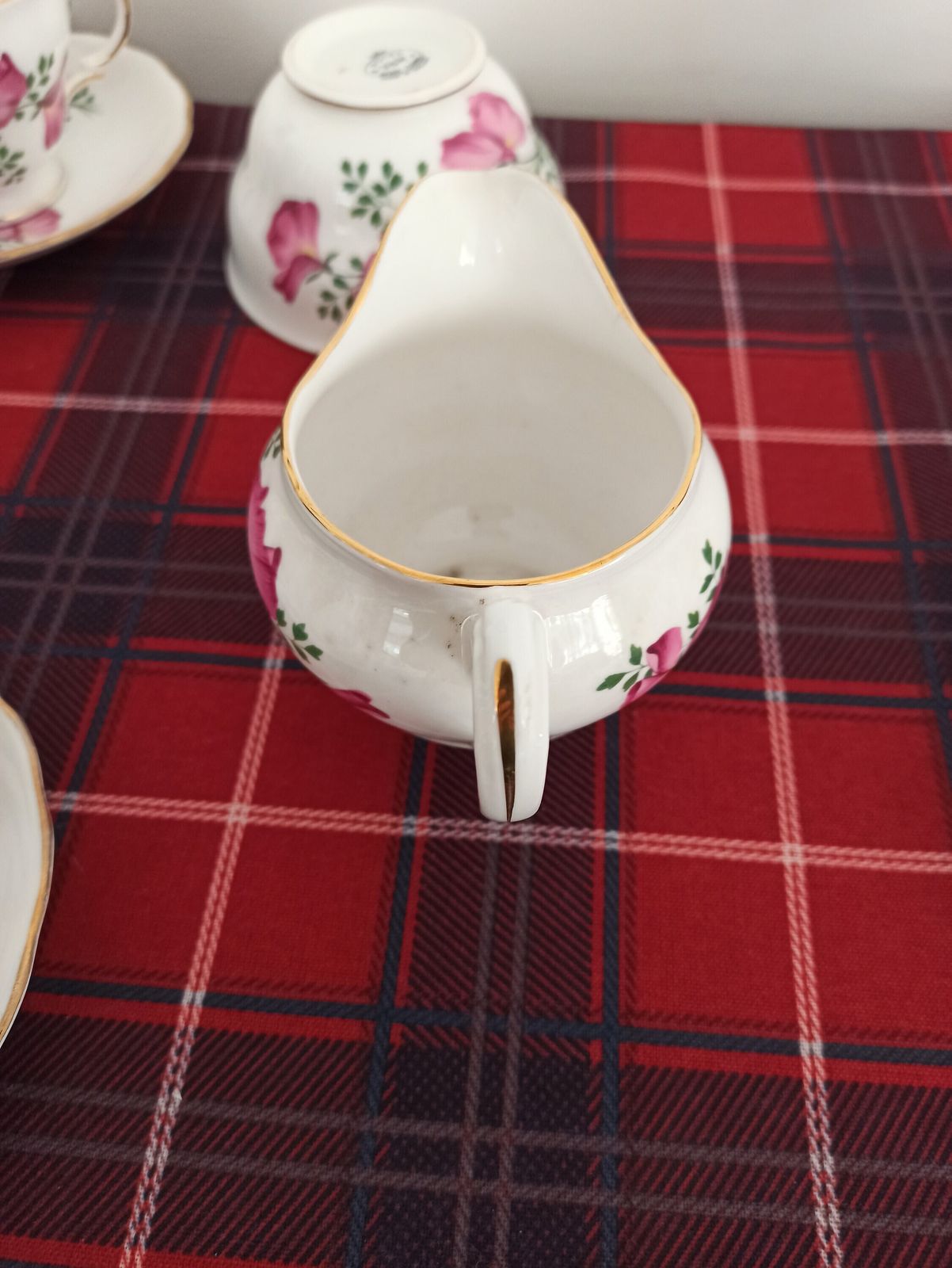 Royal Vale Bone China Tea Set. 6 Cups, 6 Saucers, Milk Jug And Sugar Bowl. photo vinterior