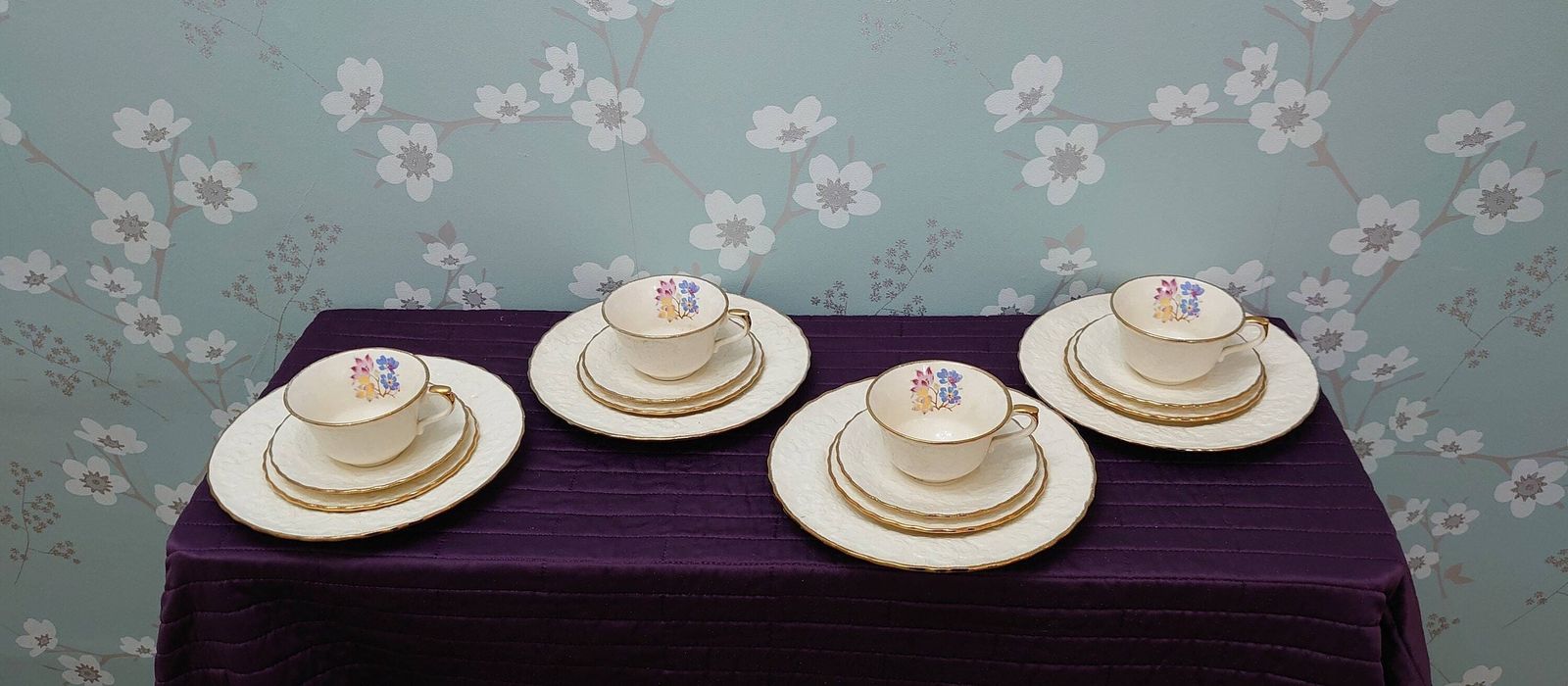 Alfred Meakin Tea And Side Plate Set   16 Pieces   Offwhite And Painted Cornflowers   Good Condition